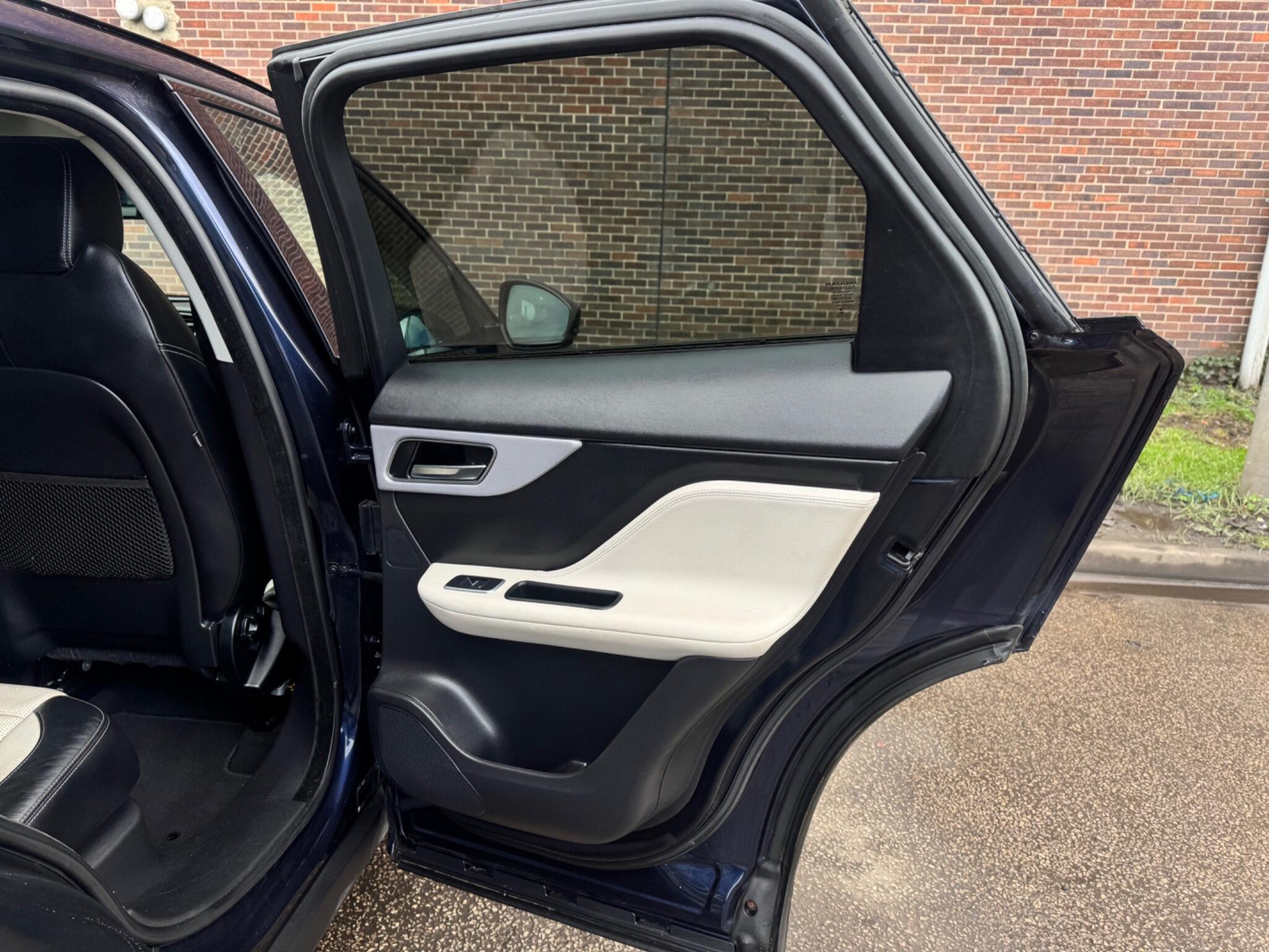 Jaguar F-Pace - Image 33