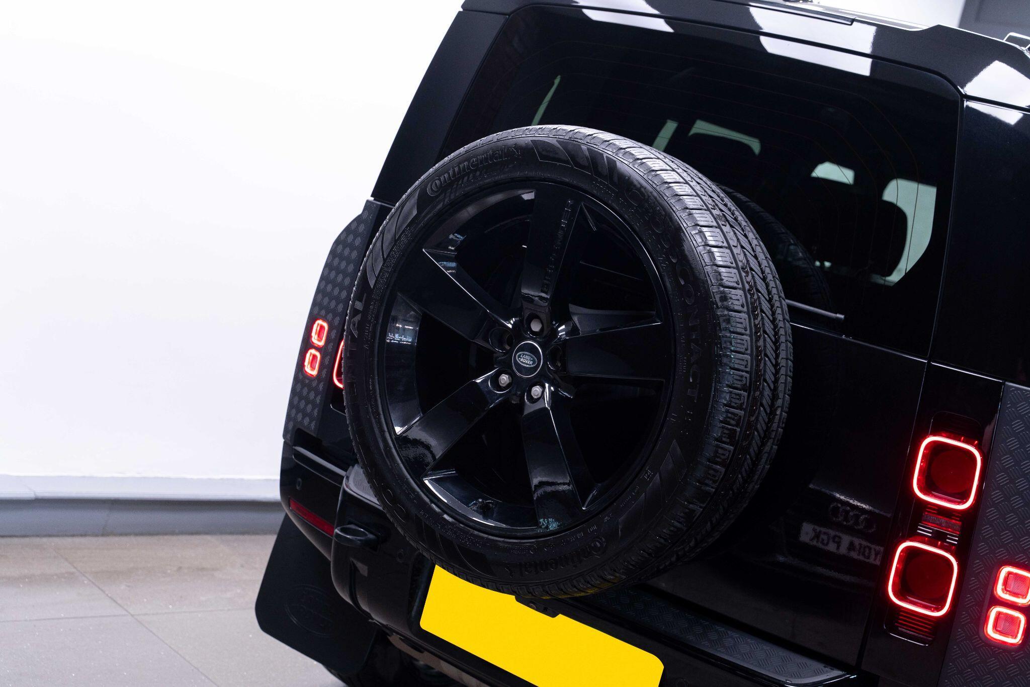 Land Rover Defender 110 - Image 43