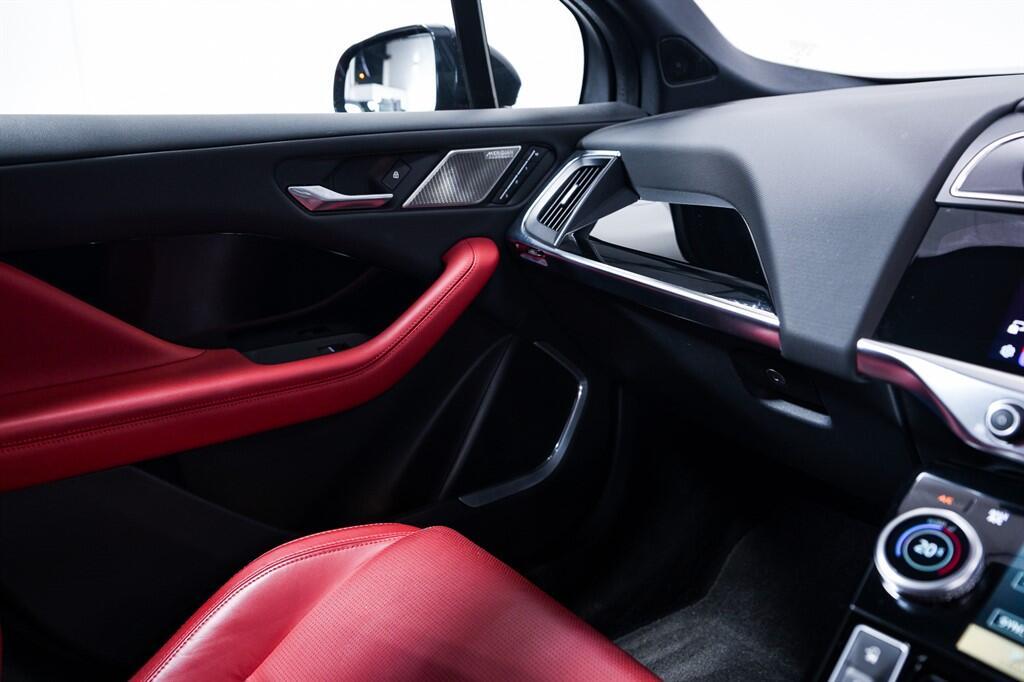 Jaguar I-Pace - Image 18