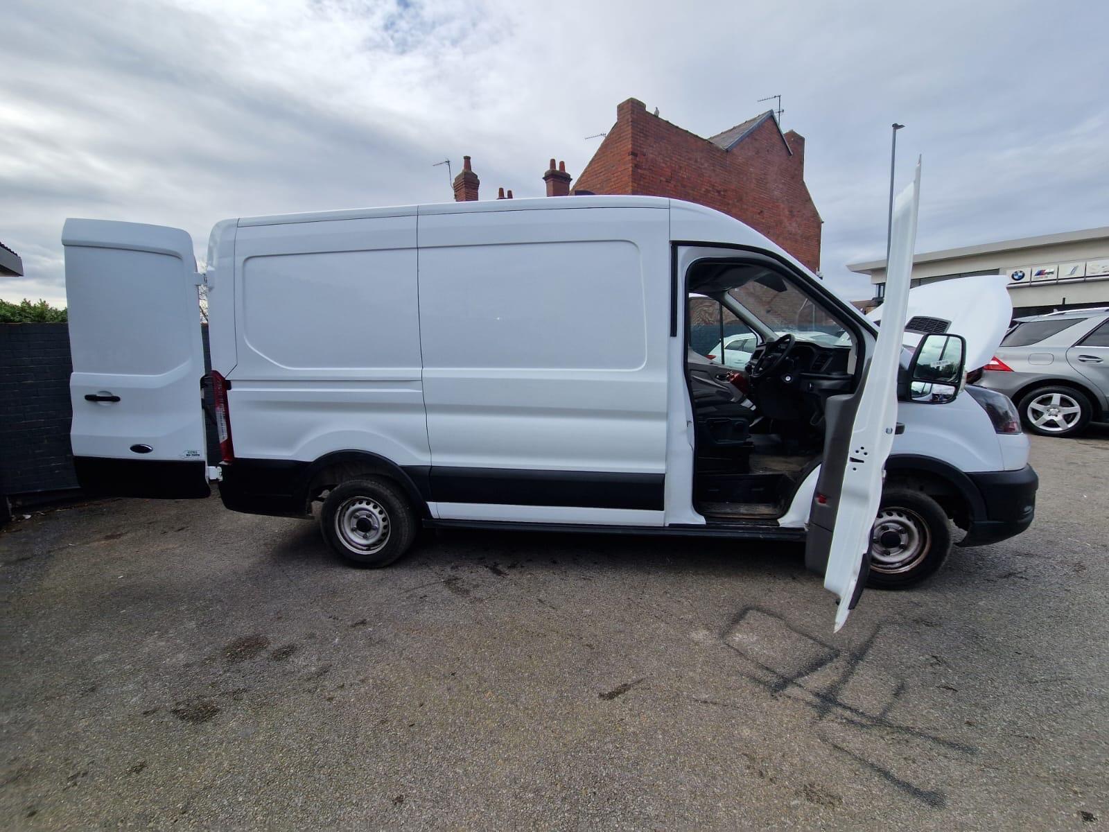 Ford Transit - Image 23