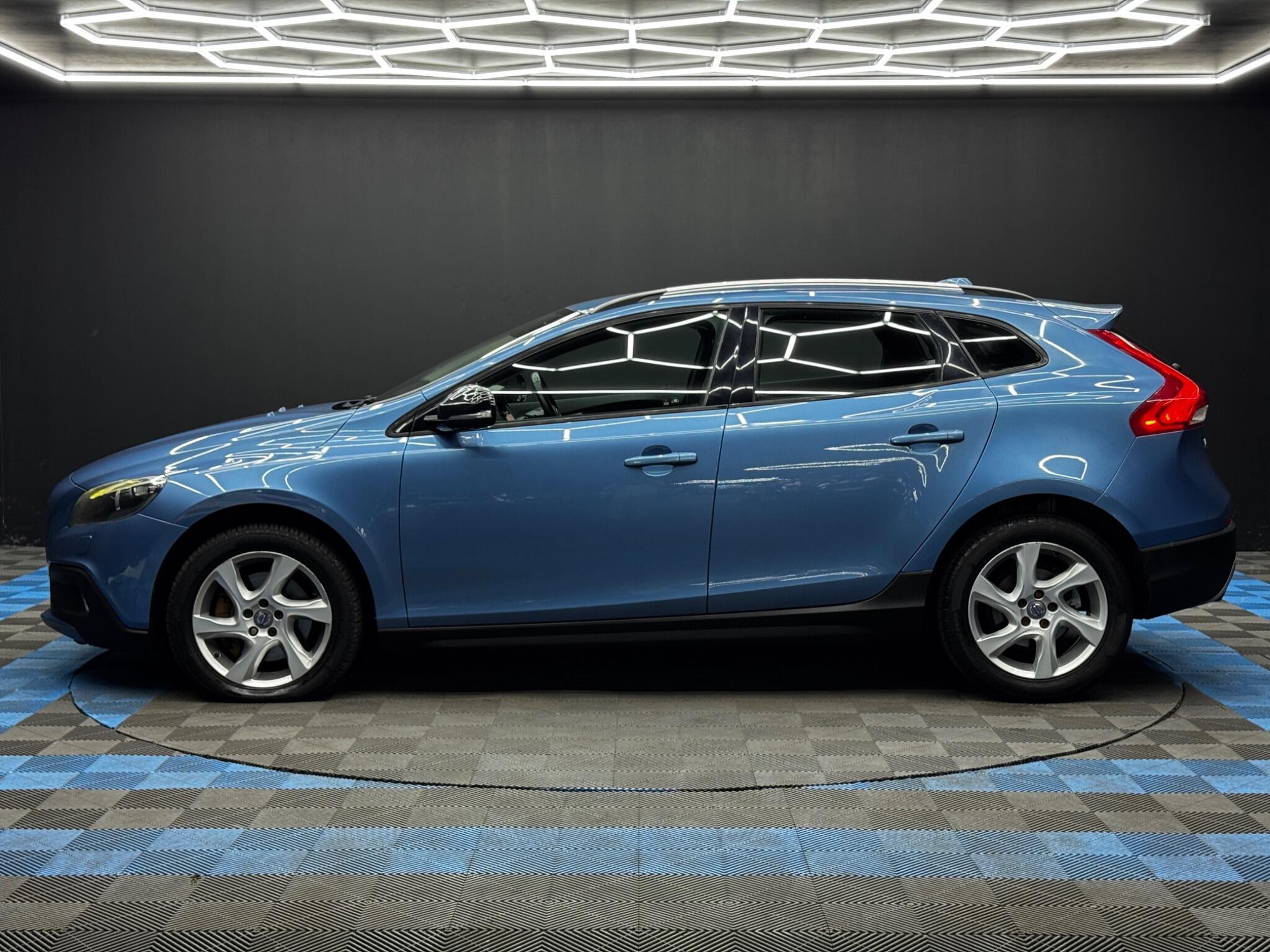 Volvo V40 CROSS COUNTRY - Image 8