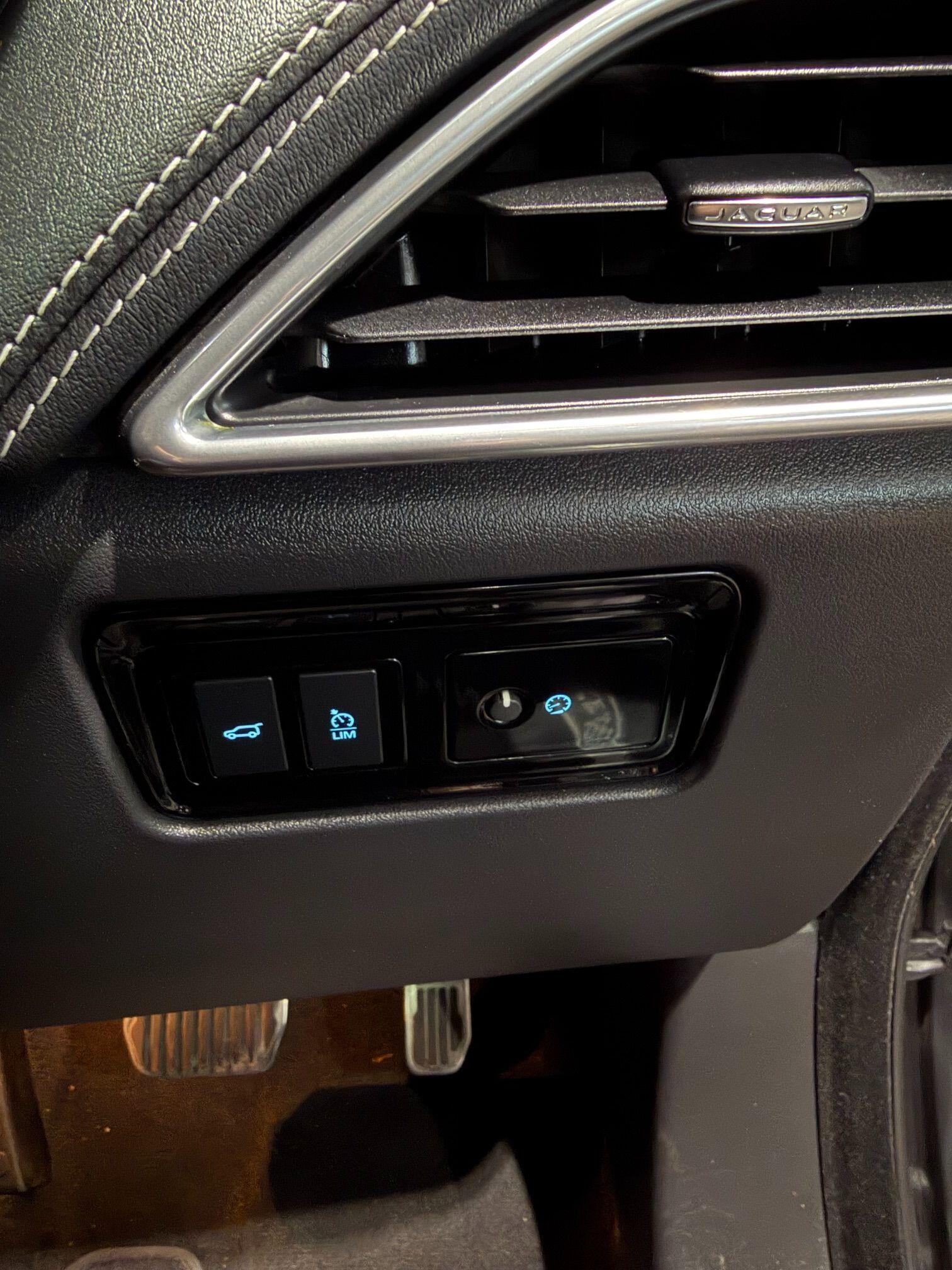 Jaguar F-Pace - Image 18