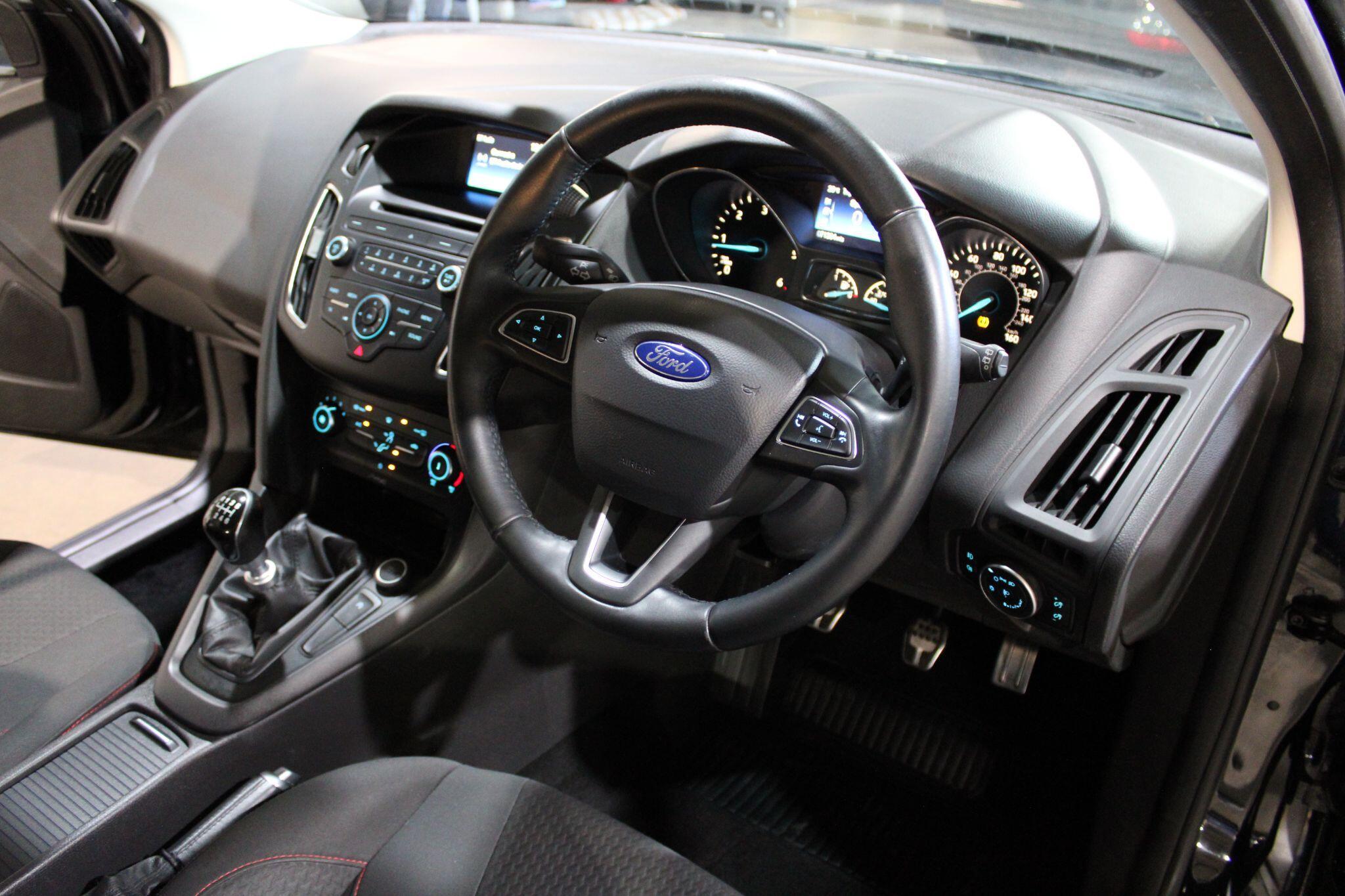 Ford Focus - Image 2