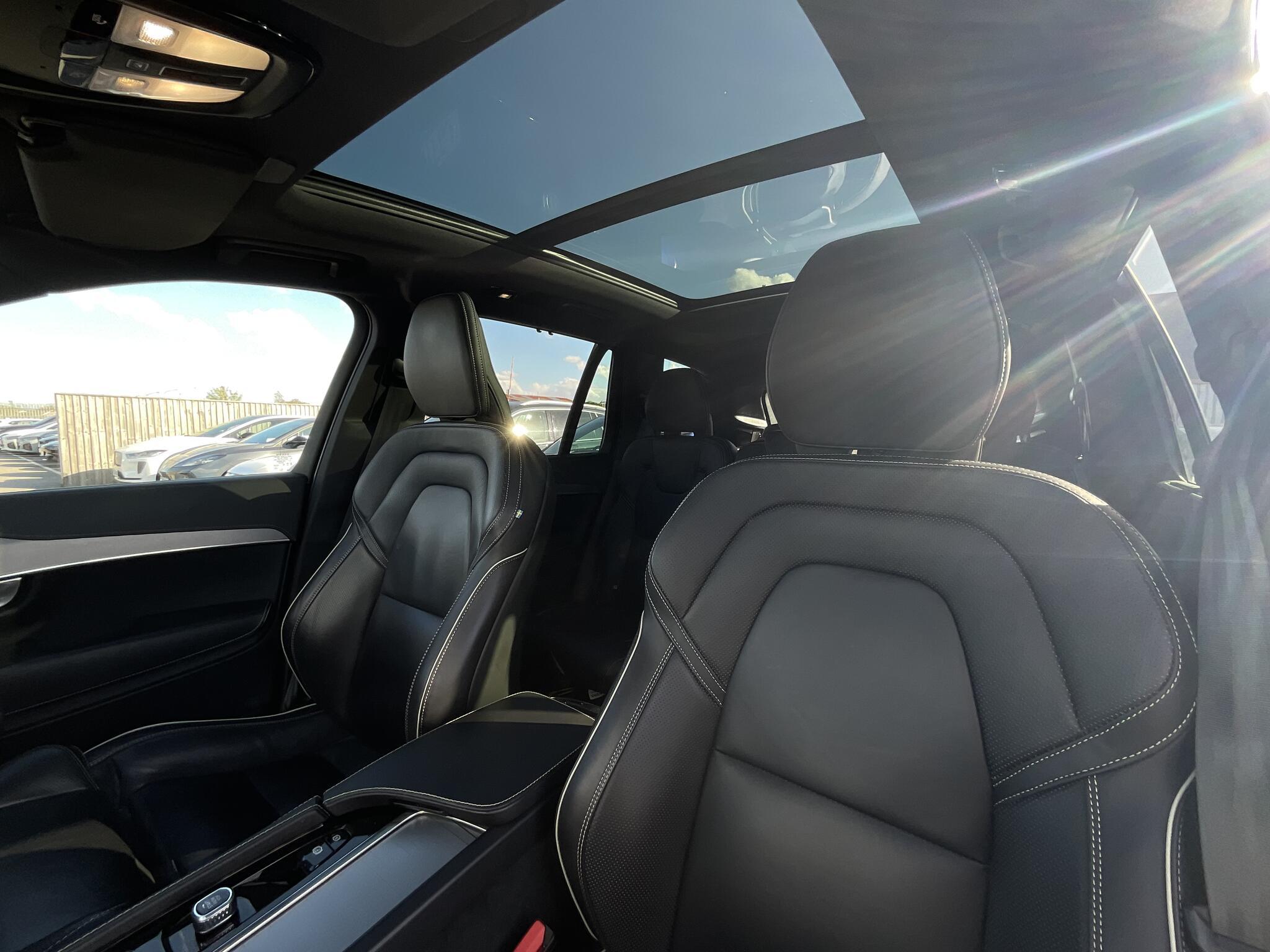 Volvo XC90 - Image 16