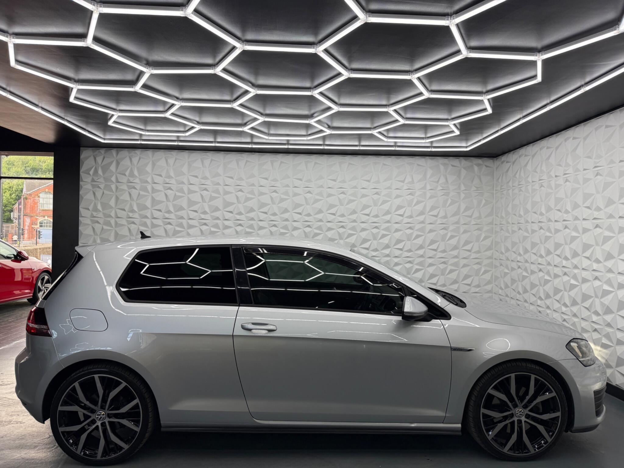 Volkswagen Golf - Image 15