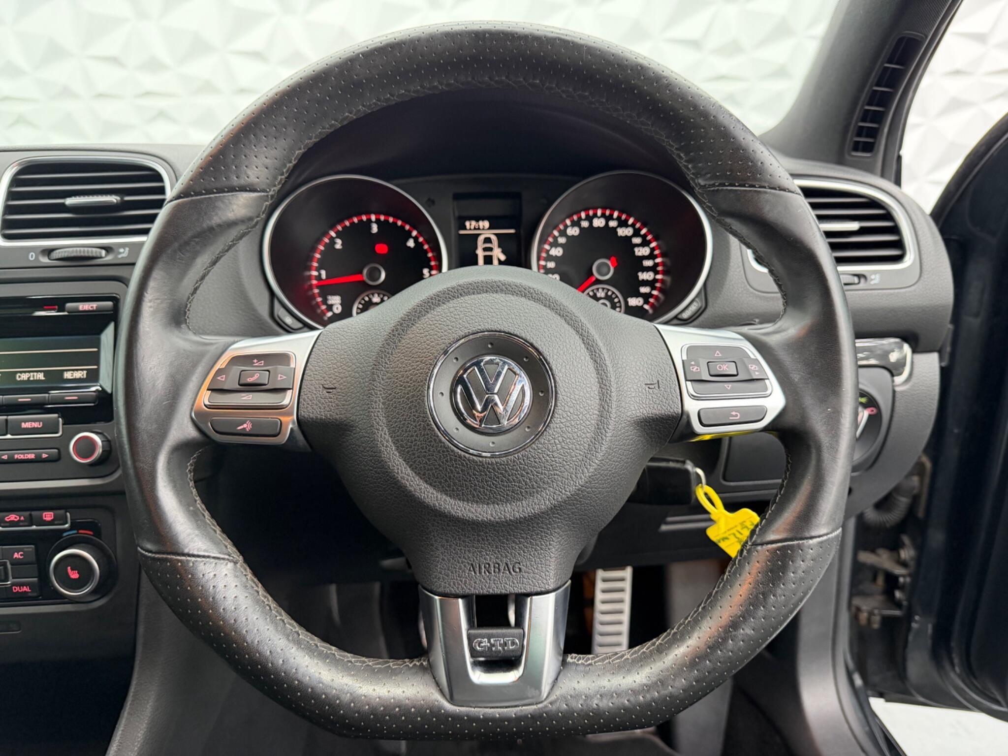 Volkswagen Golf - Image 22