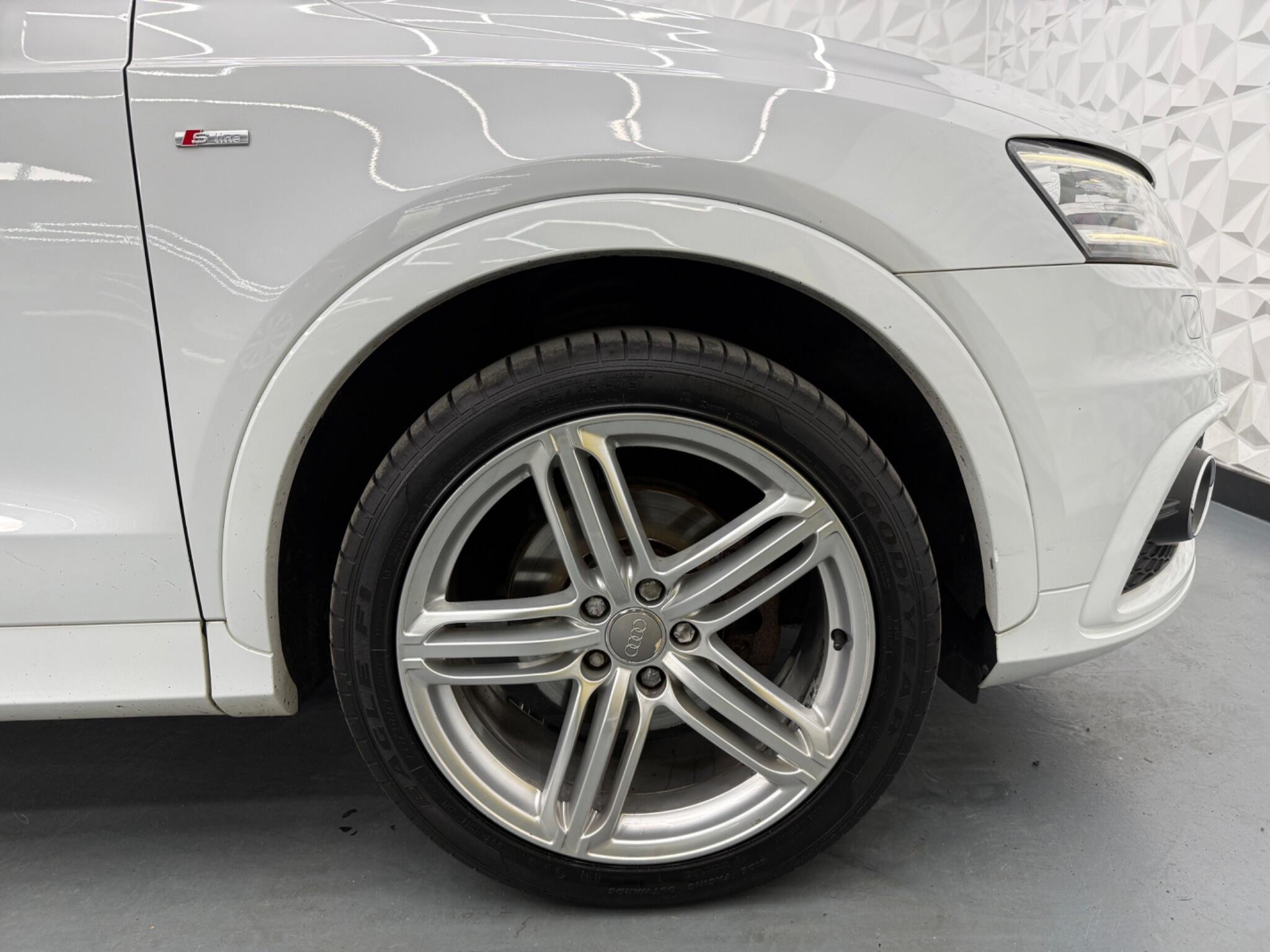 Audi Q3 - Image 14