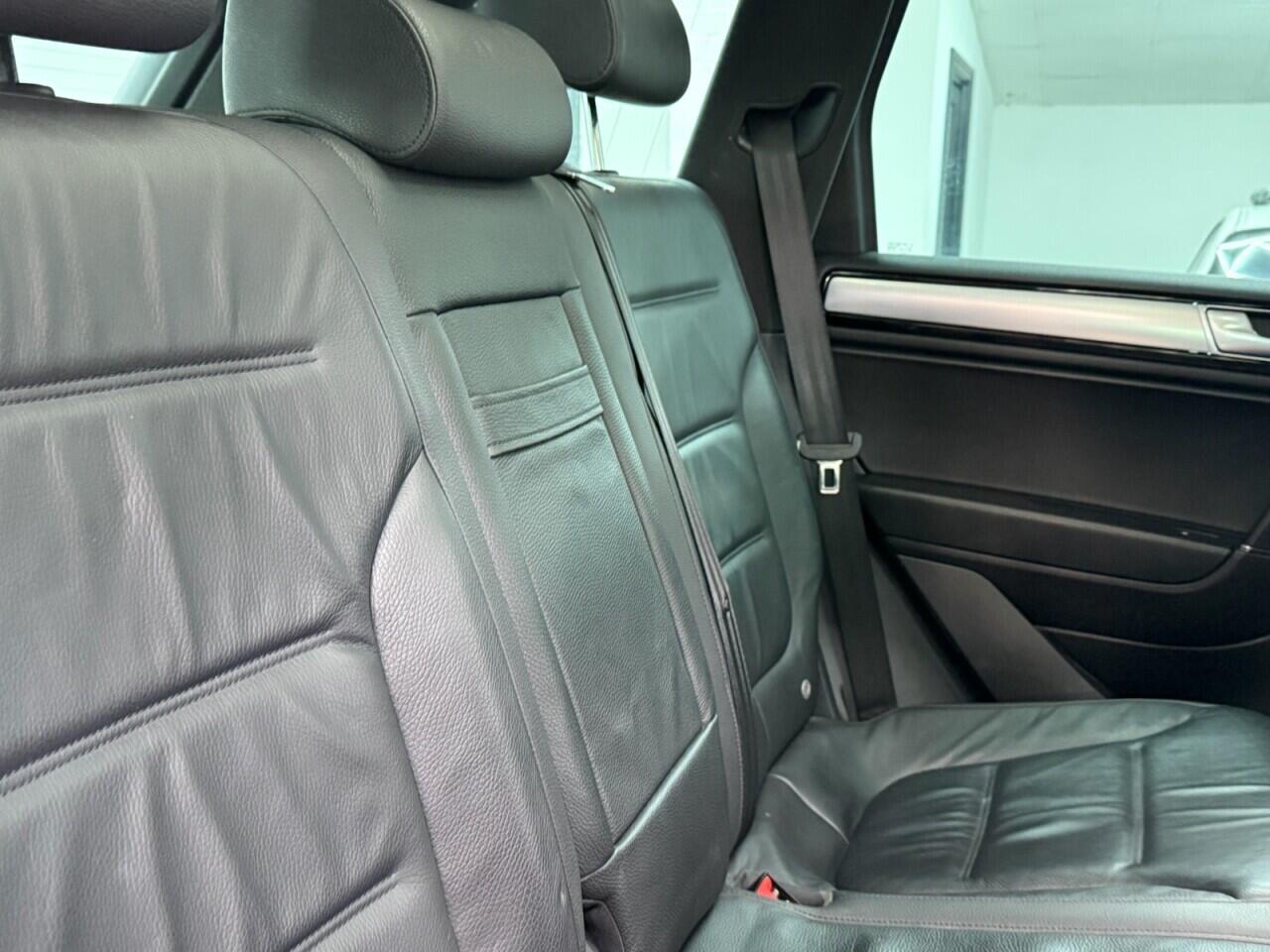 Volkswagen Touareg - Image 30