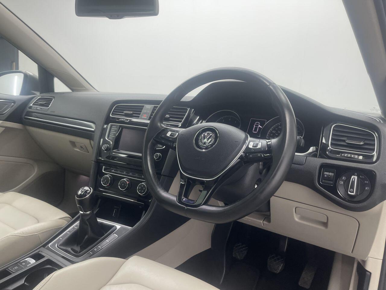 Volkswagen Golf - Image 18