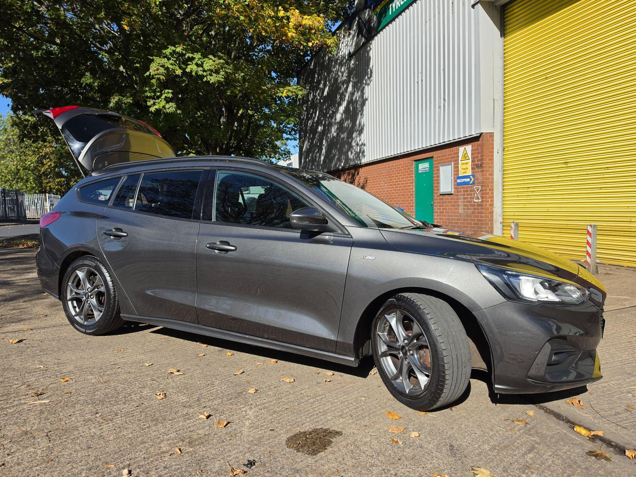 Ford Focus - Image 11