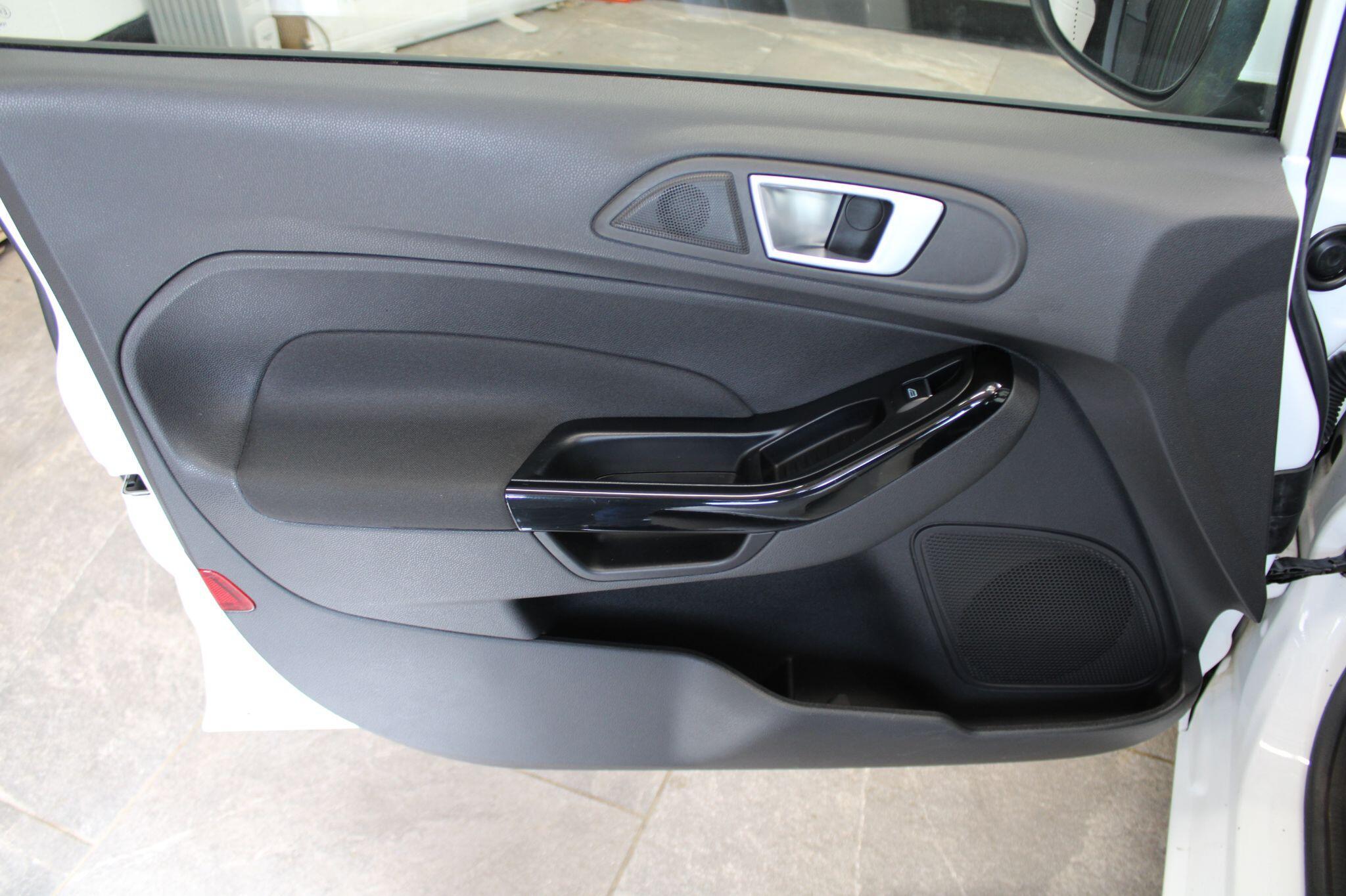 Ford Fiesta - Image 36