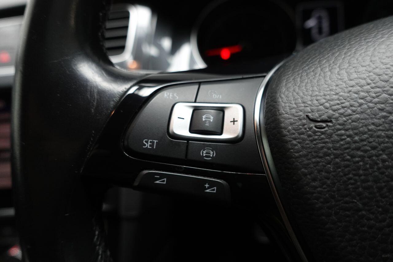 Volkswagen Golf - Image 35