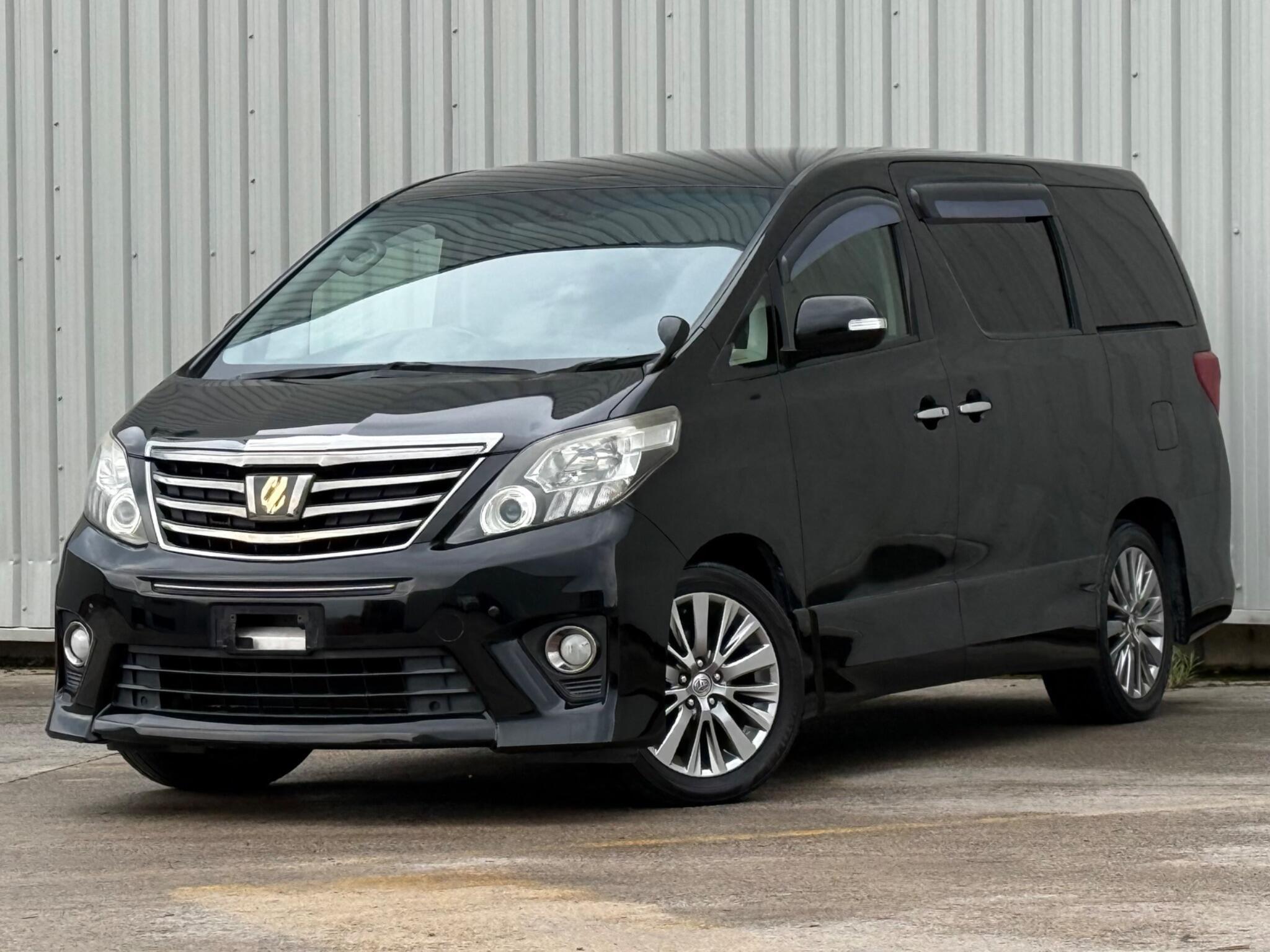 Toyota Alphard - Image 5