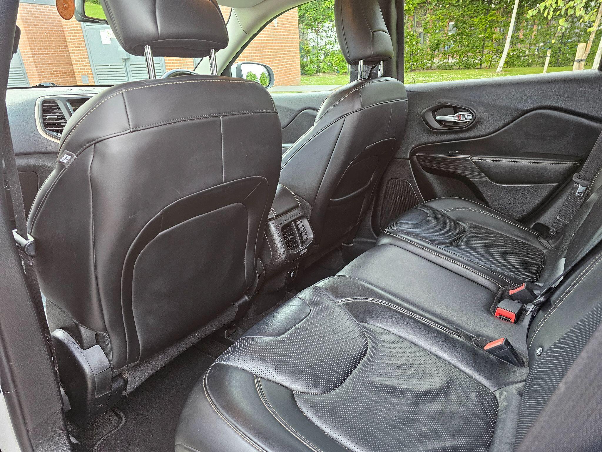Jeep Cherokee - Image 32