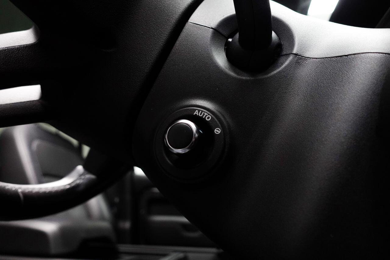 Land Rover Defender 110 - Image 40