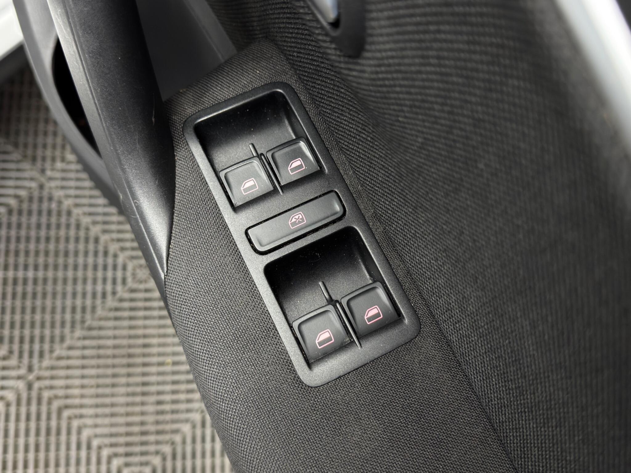 Volkswagen Polo - Image 37