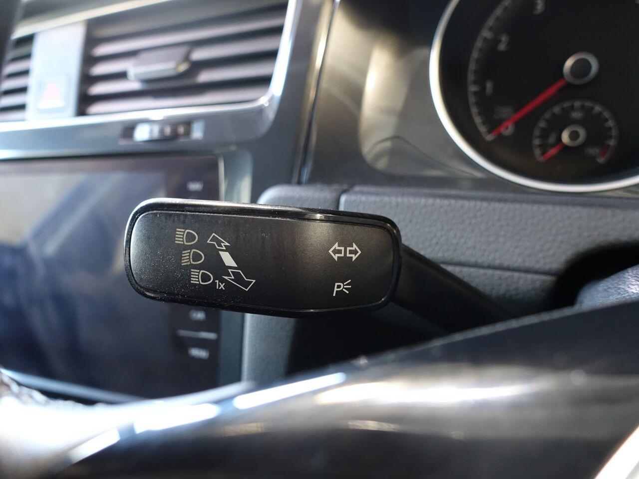 Volkswagen Golf - Image 26