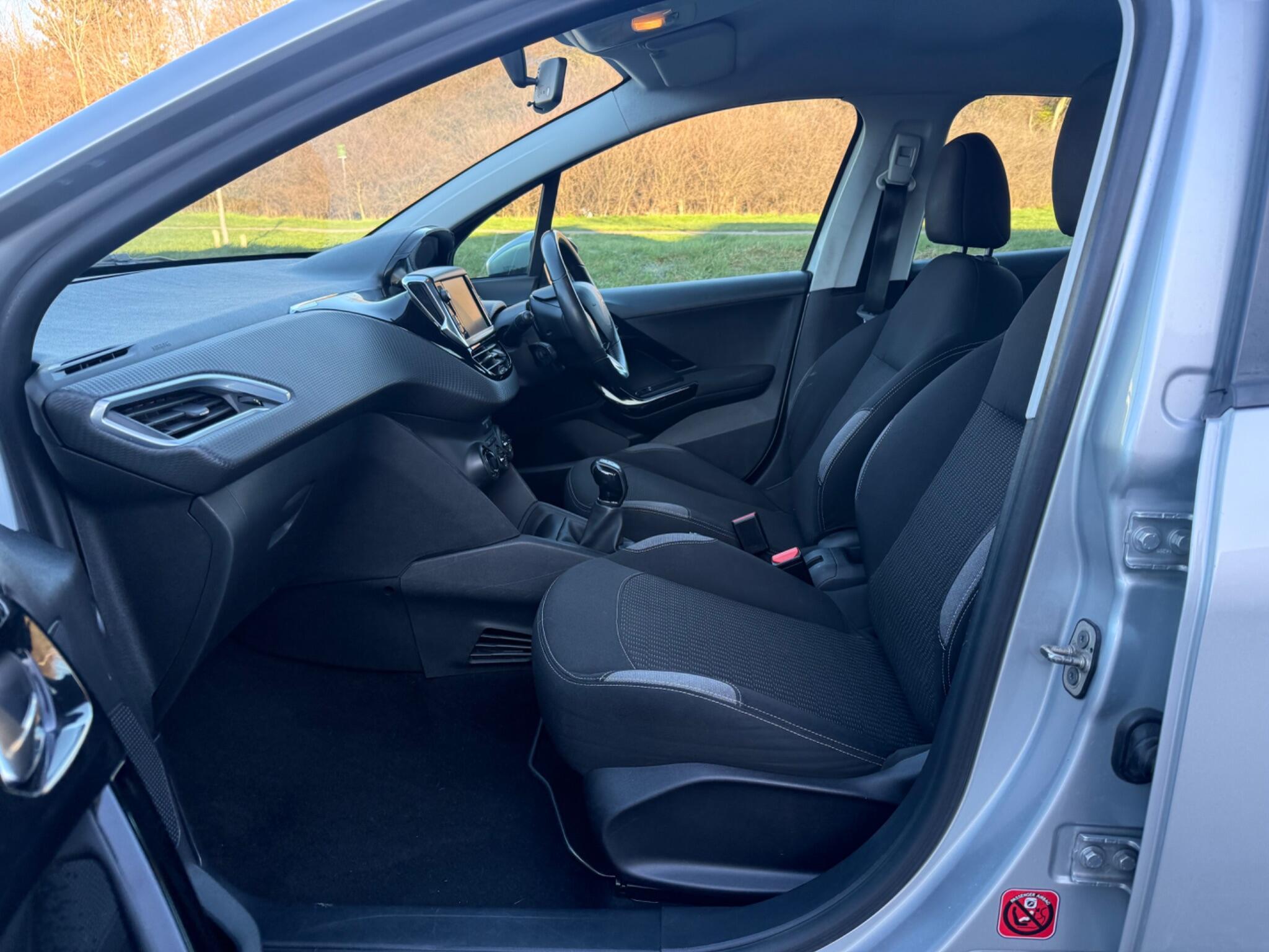 Peugeot 208 - Image 8