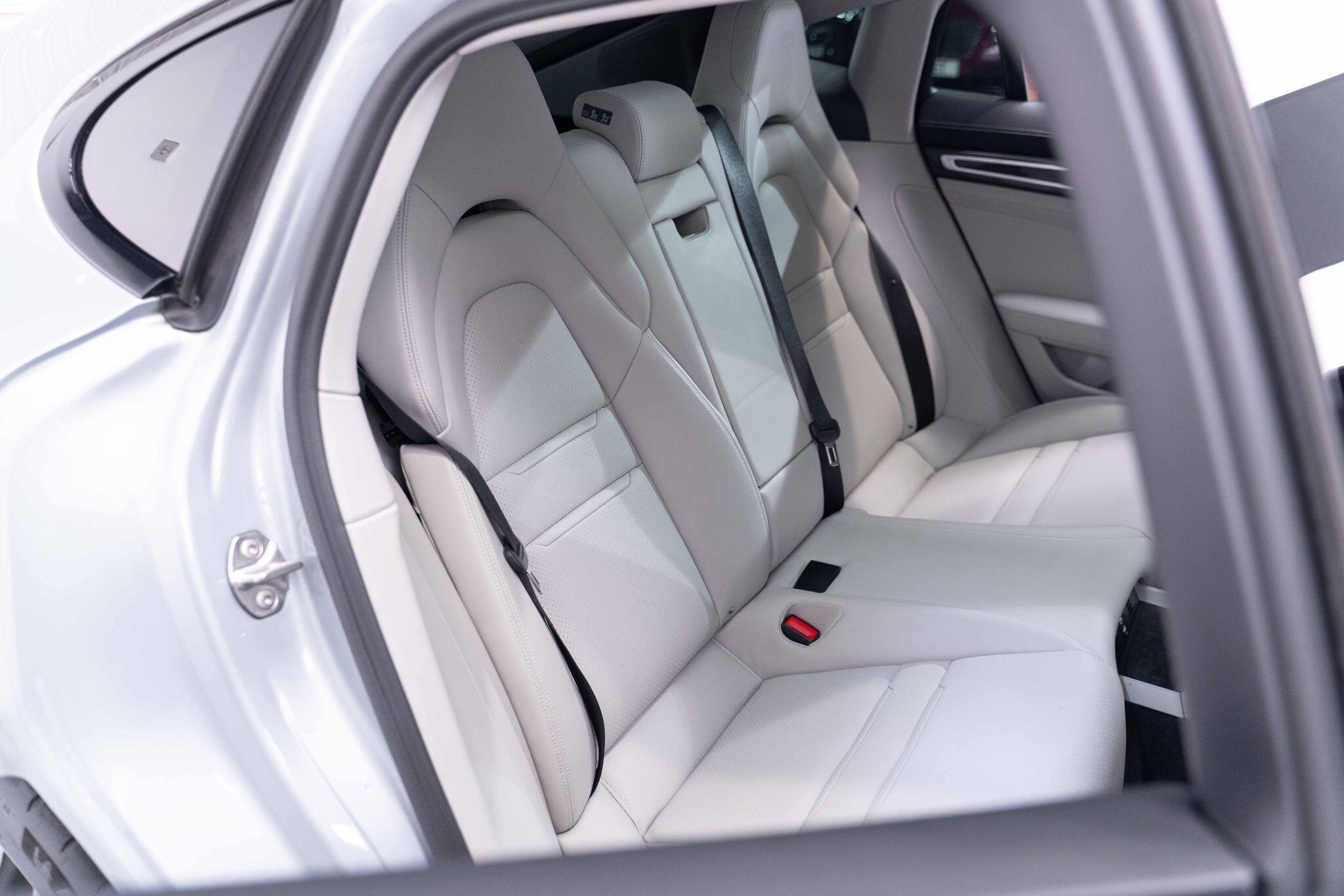 Porsche Panamera - Image 15
