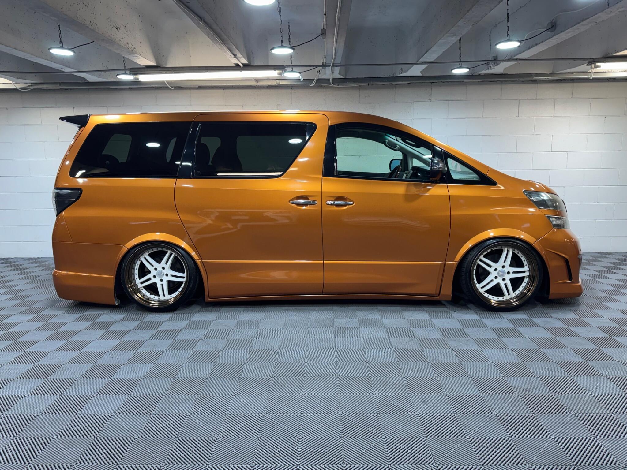 Toyota Vellfire - Image 6