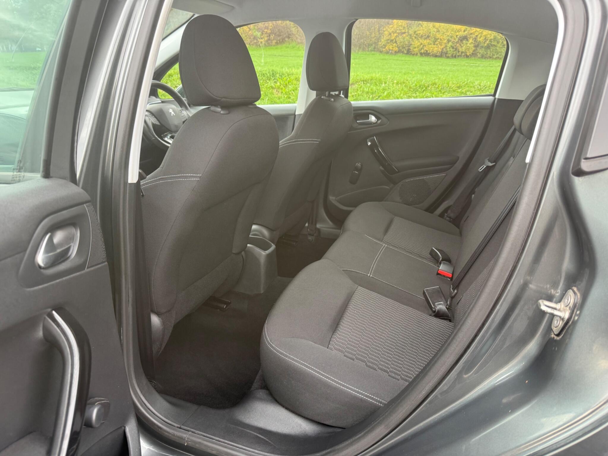 Peugeot 208 - Image 12