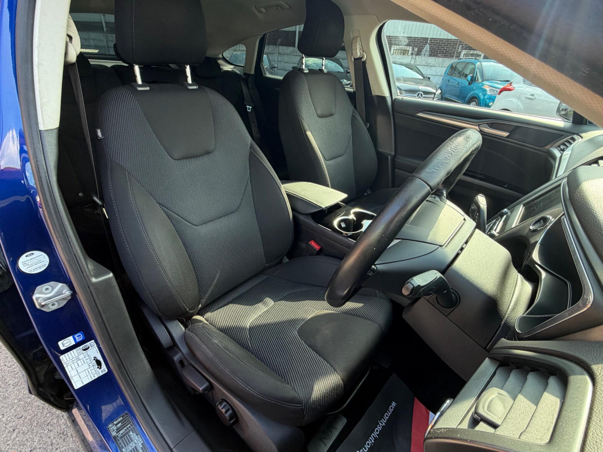 Ford Mondeo - Image 13