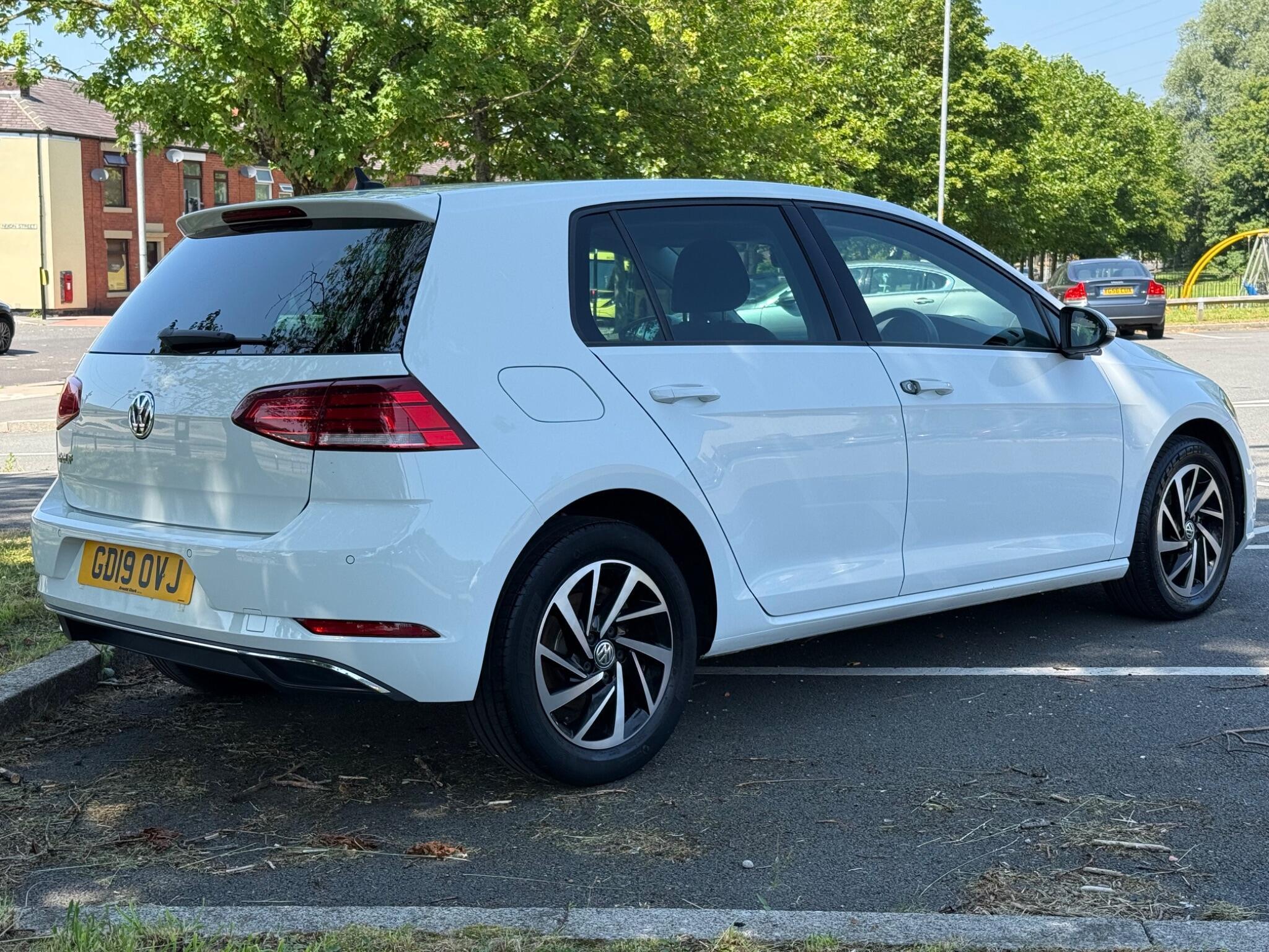 Volkswagen Golf - Image 8