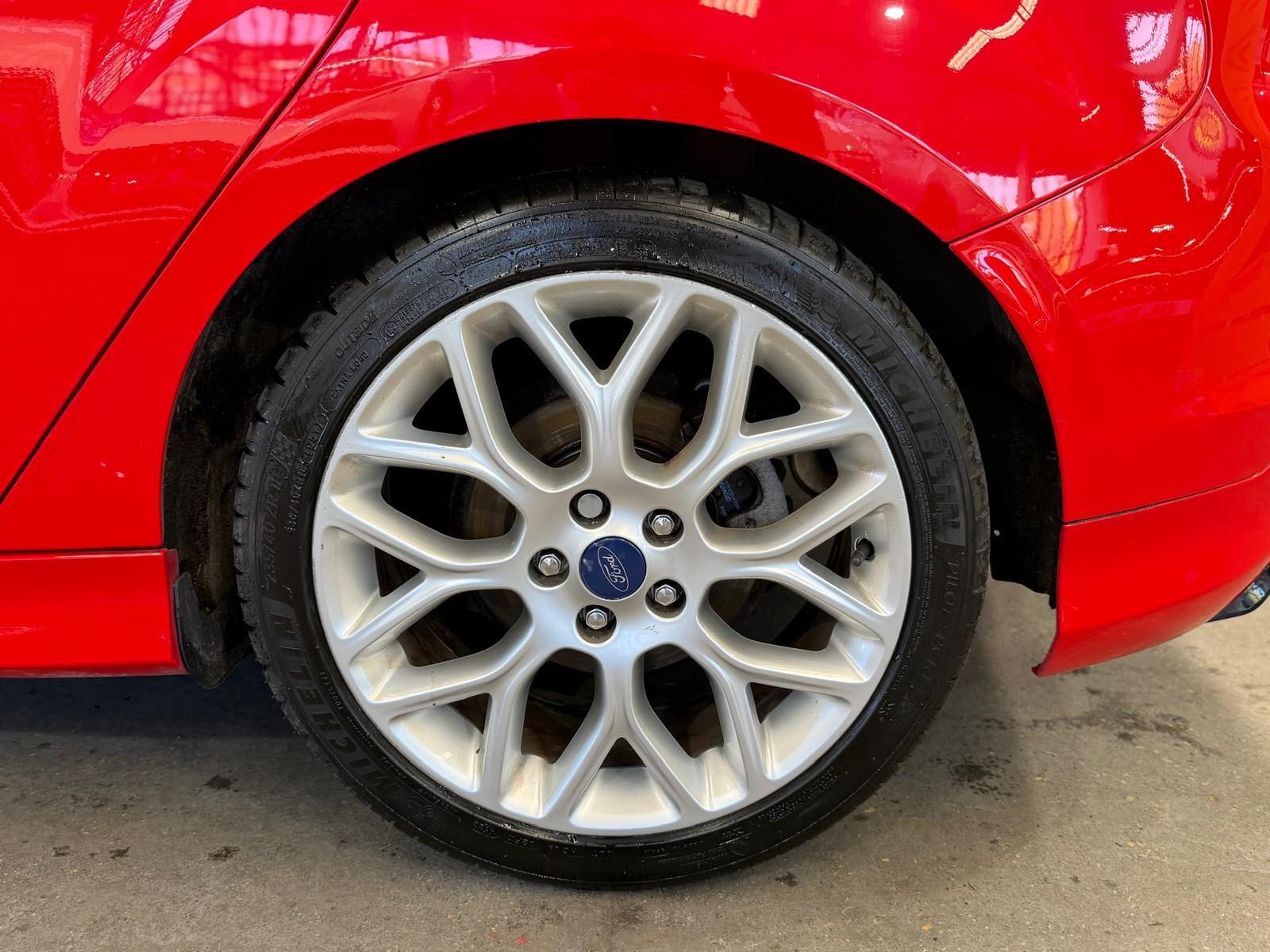 Ford Focus - Image 26