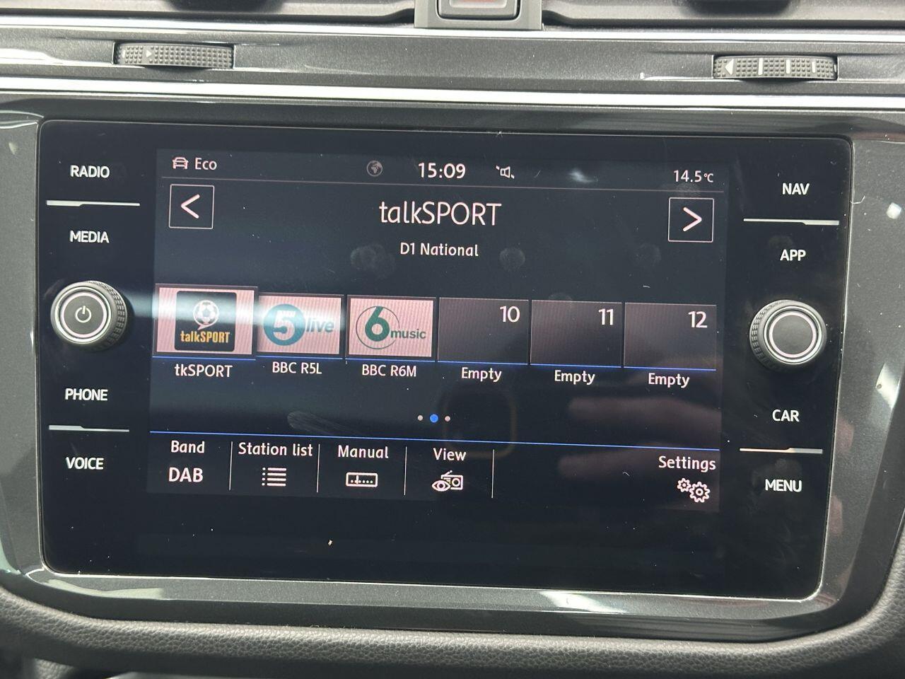 Volkswagen Tiguan - Image 31