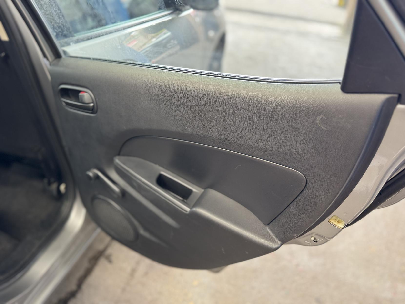 Mazda MAZDA2 - Image 17
