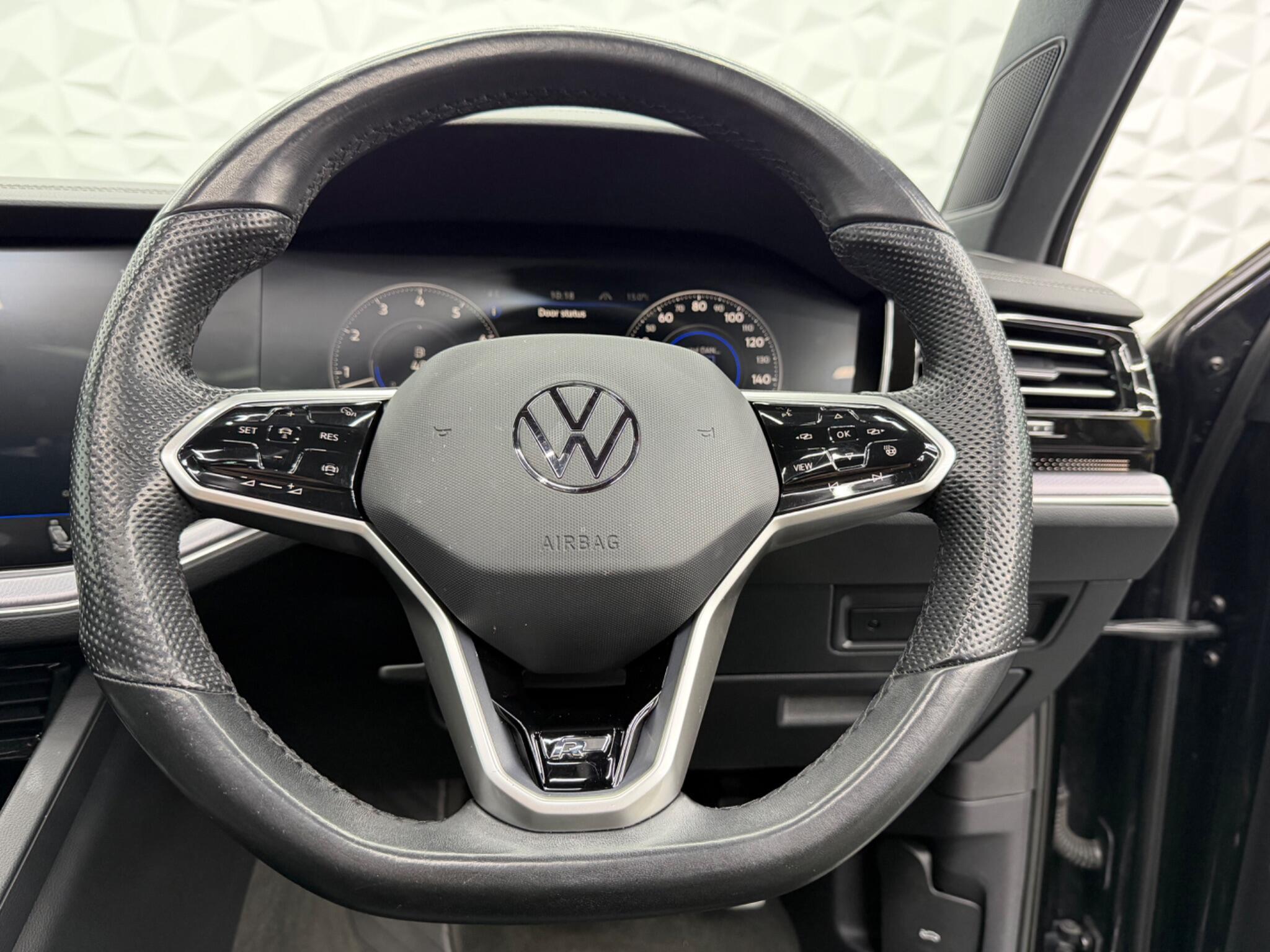 Volkswagen Touareg - Image 26