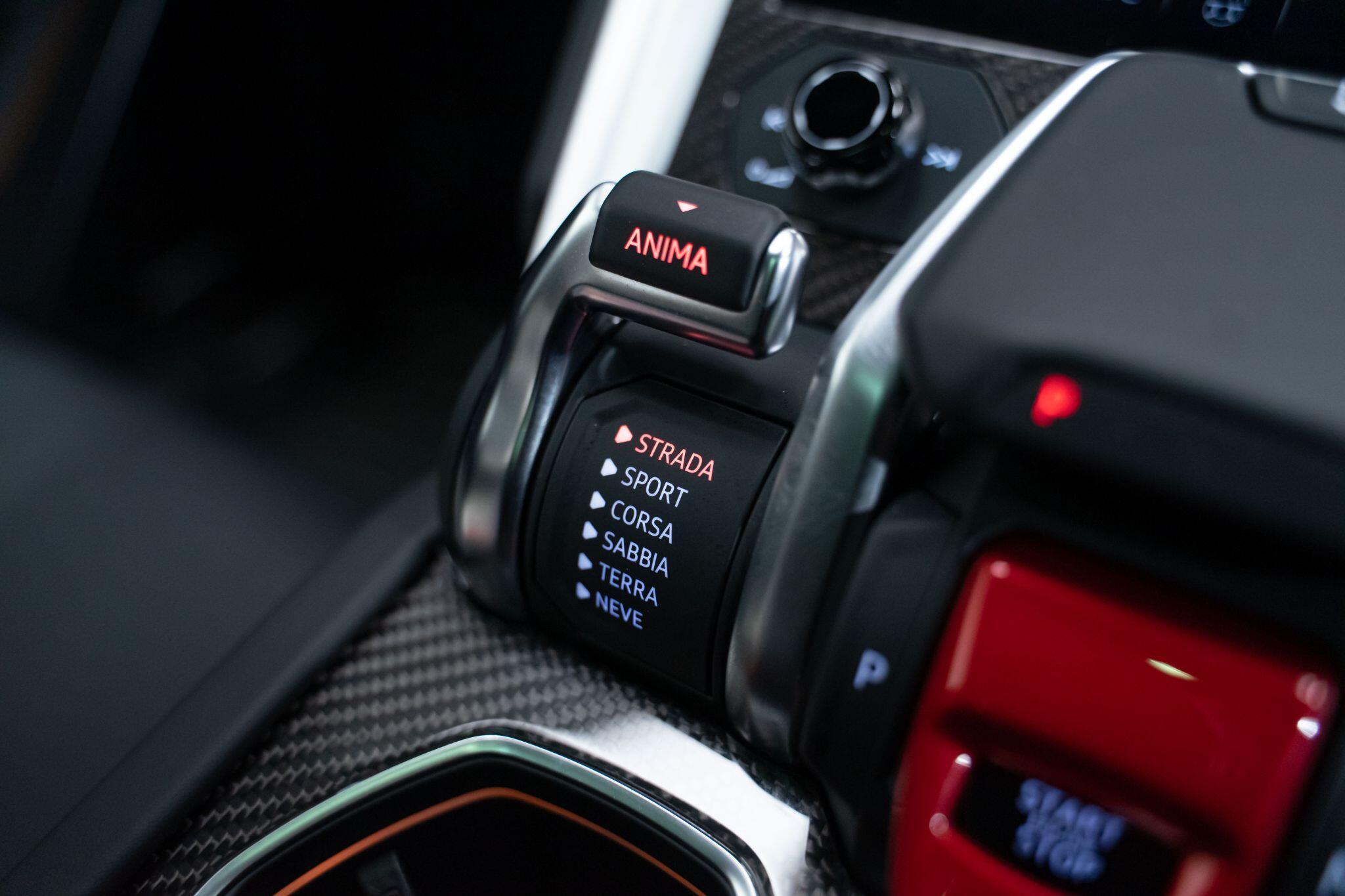 Lamborghini Urus - Image 12