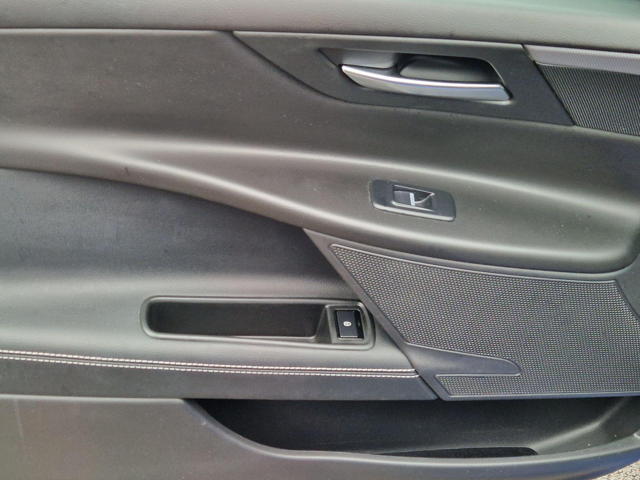 Jaguar XE - Image 38