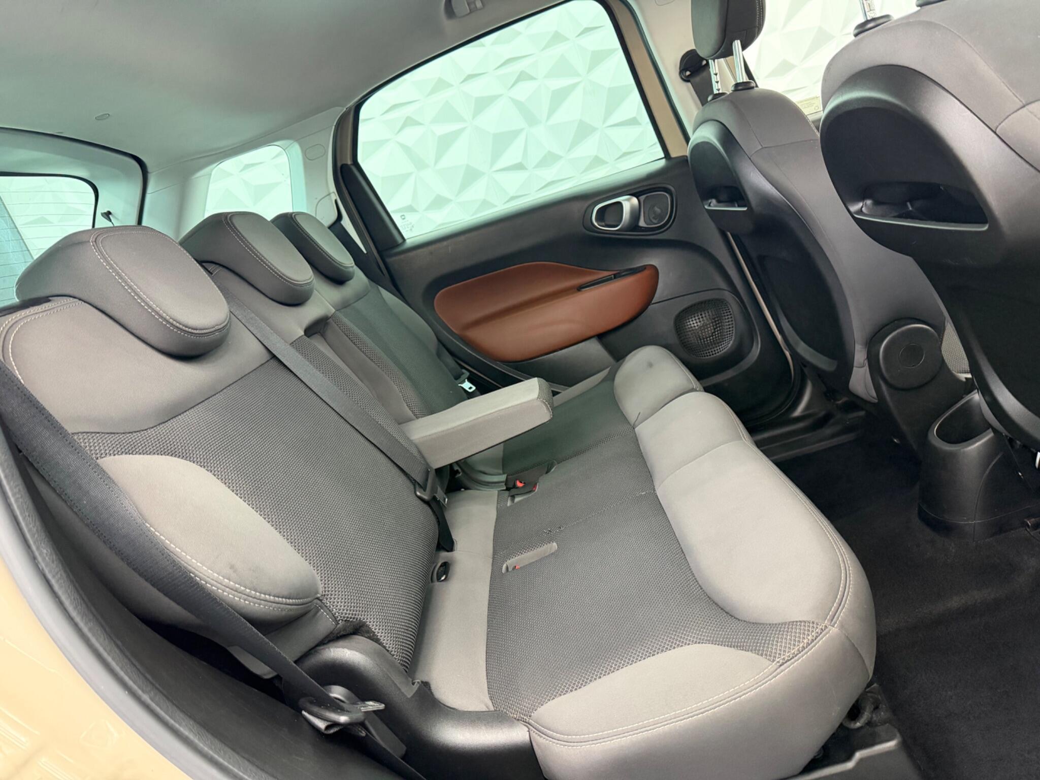 Fiat 500L - Image 16