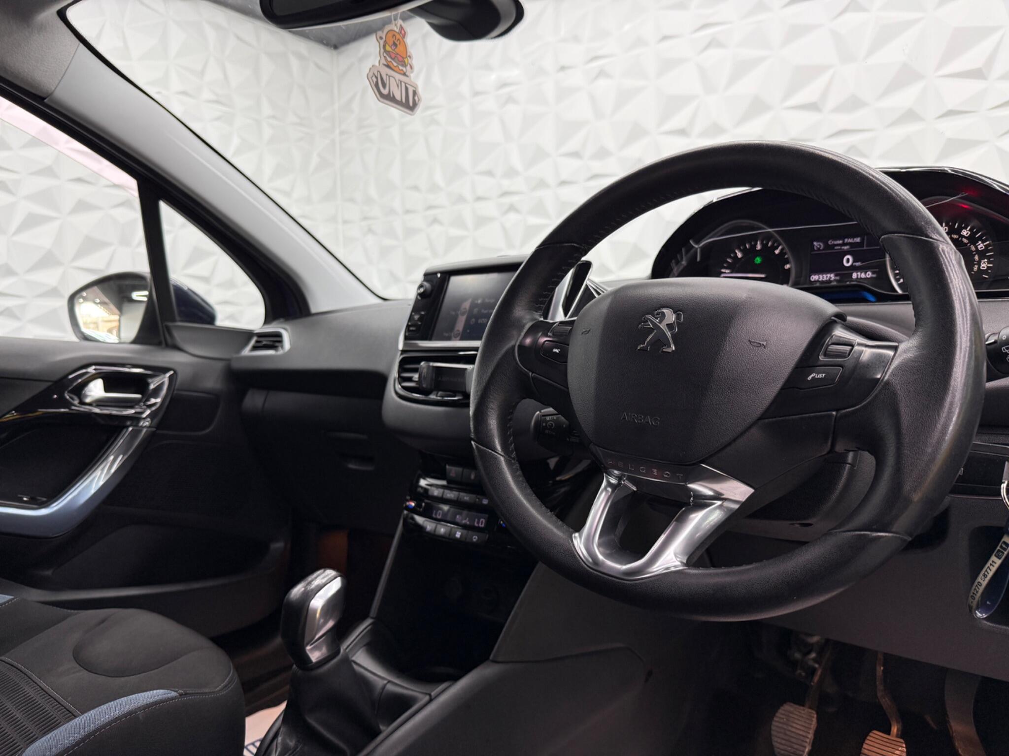 Peugeot 208 - Image 18