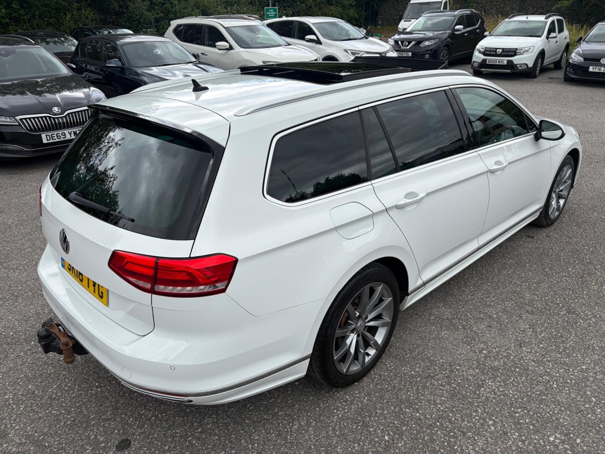 Volkswagen Passat - Image 17