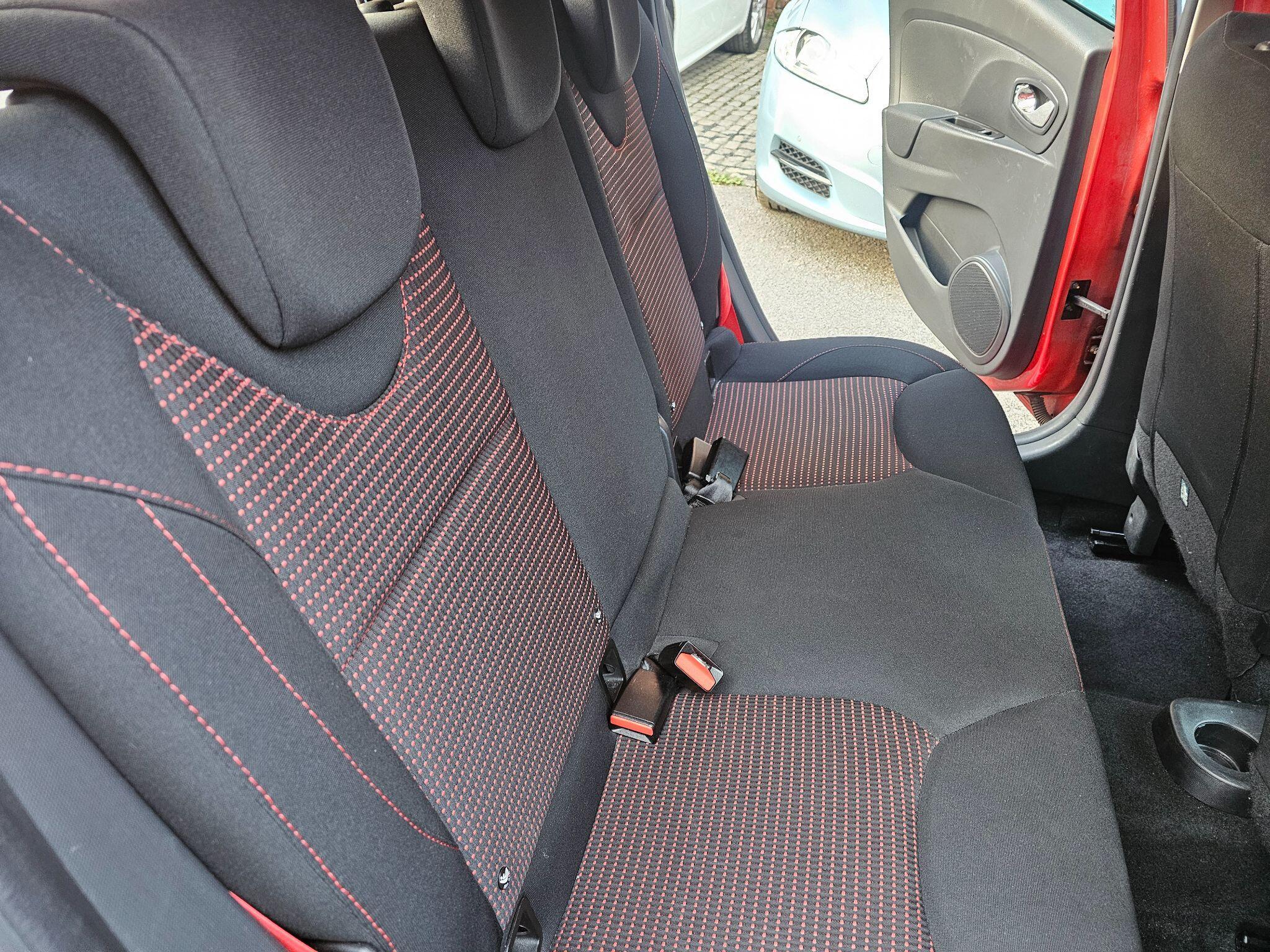 Renault Clio - Image 14