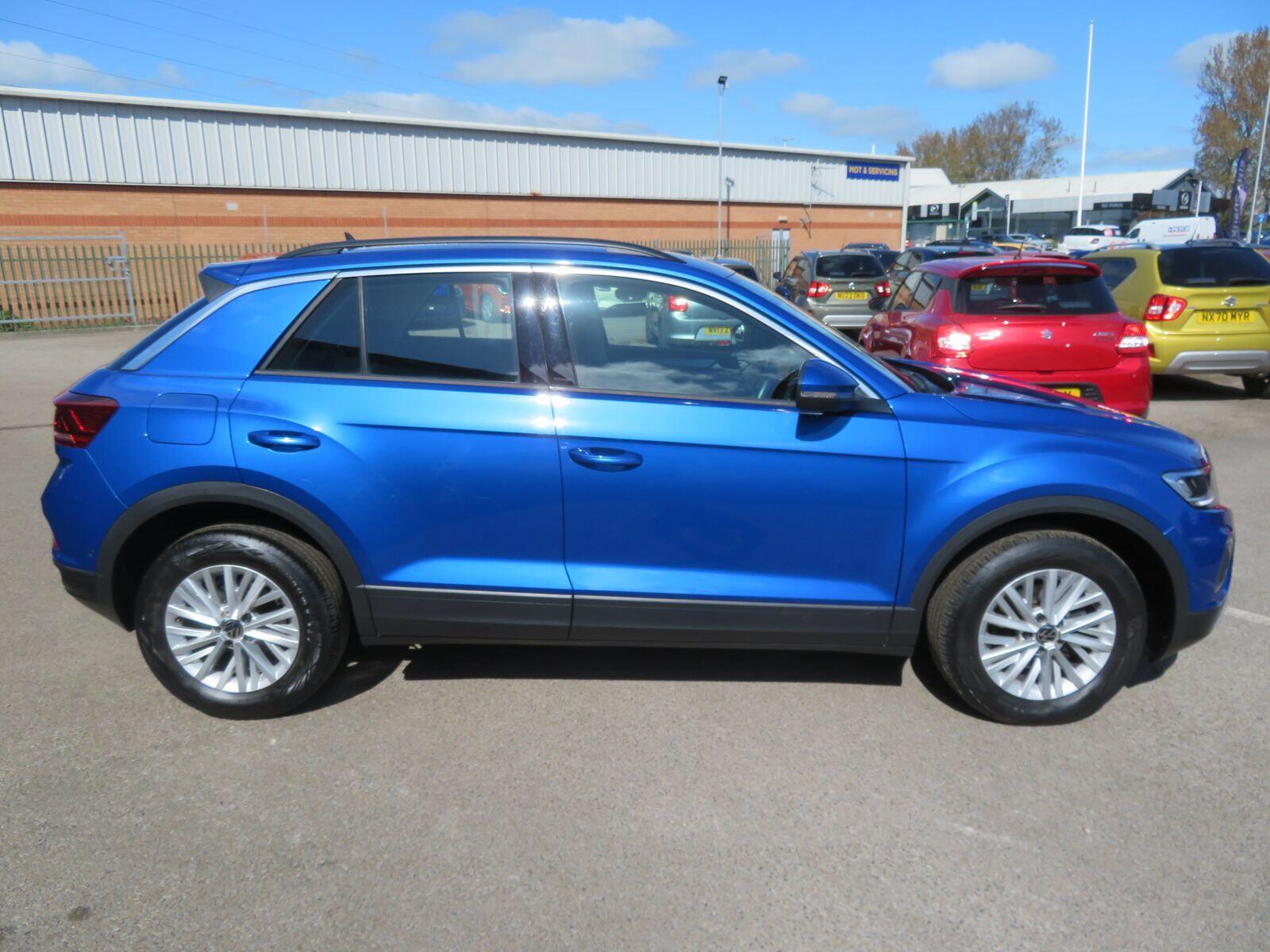 Volkswagen T-Roc - Image 9