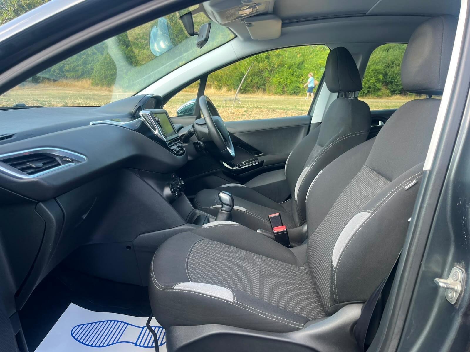 Peugeot 208 - Image 7