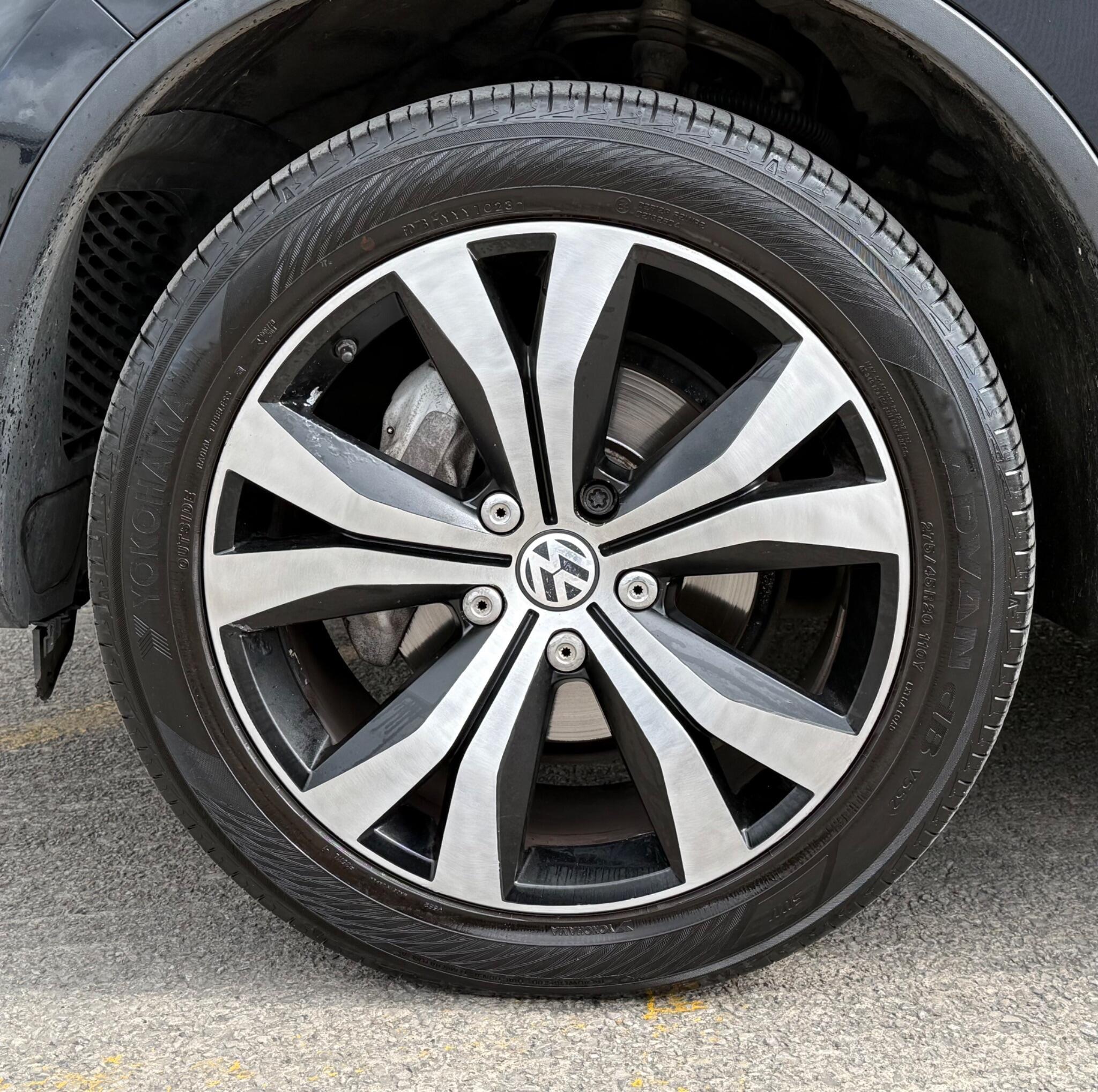 Volkswagen Touareg - Image 17