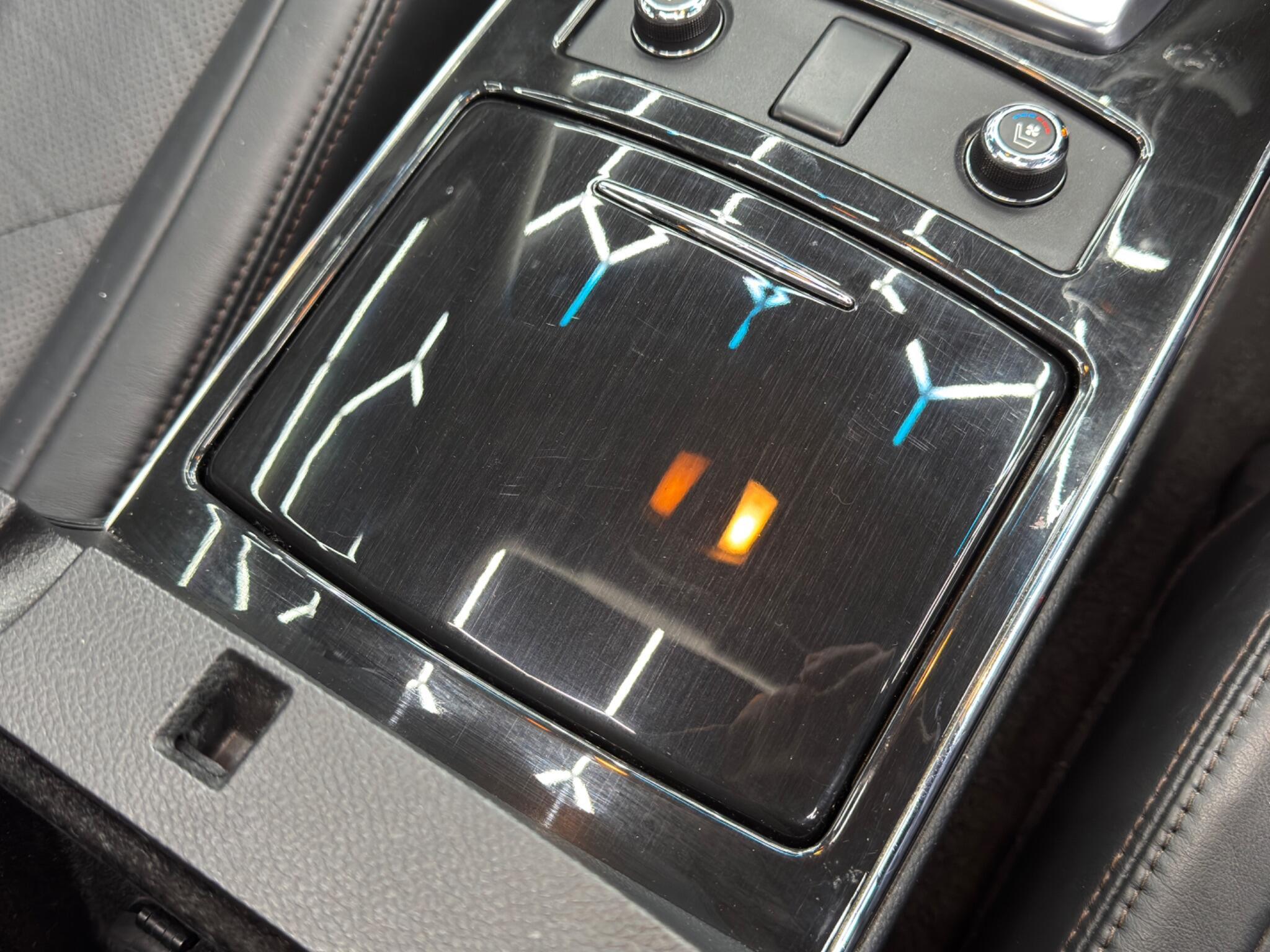 Infiniti QX70 - Image 24