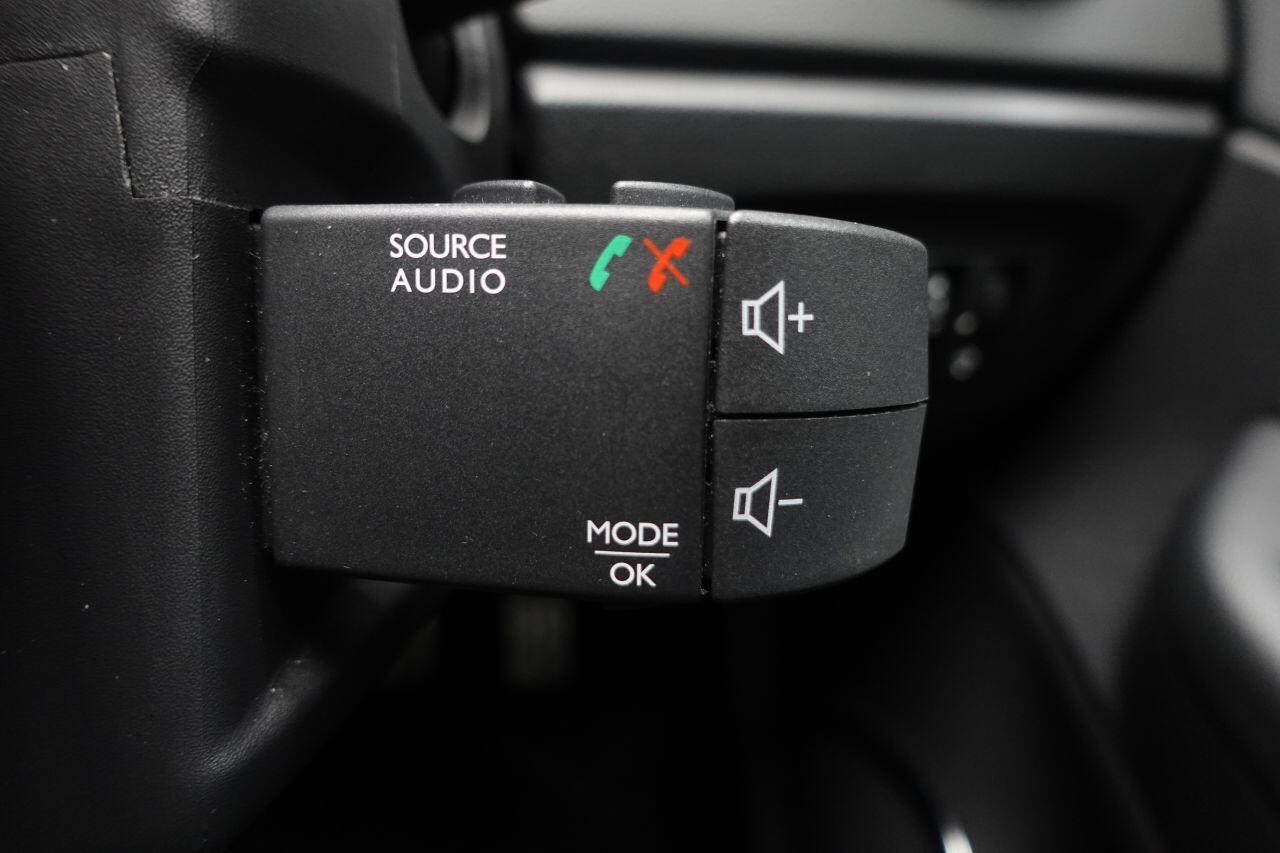 Renault Captur - Image 34