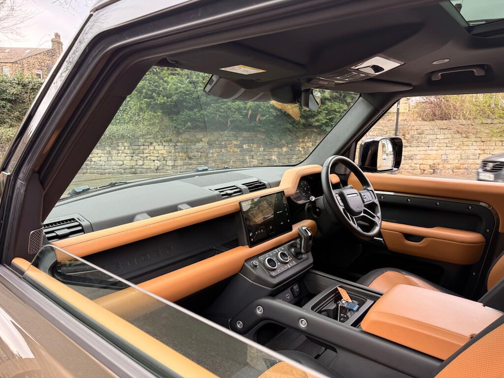 Land Rover Defender 90 - Image 31