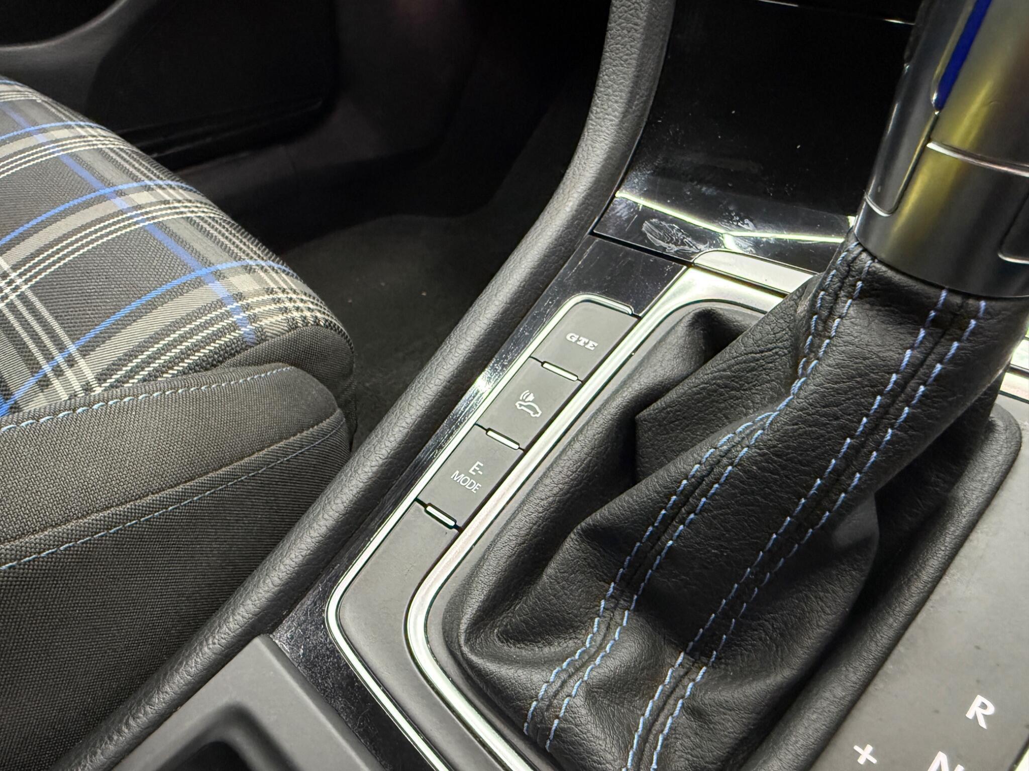 Volkswagen Golf - Image 48