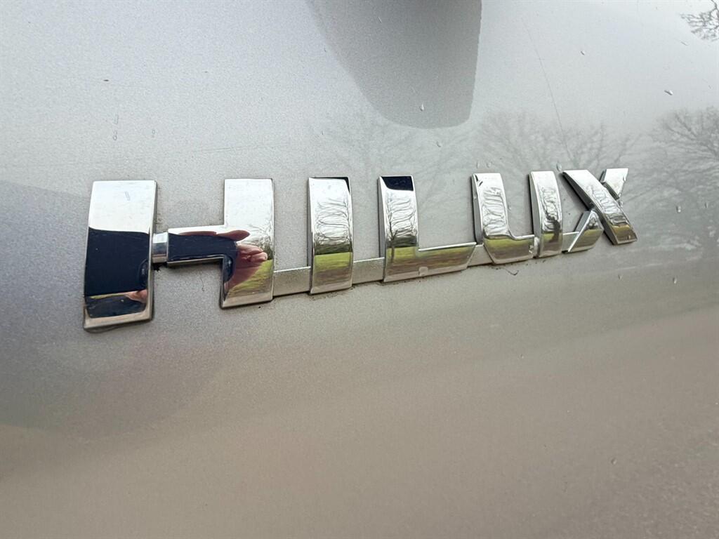 Toyota Hilux - Image 12