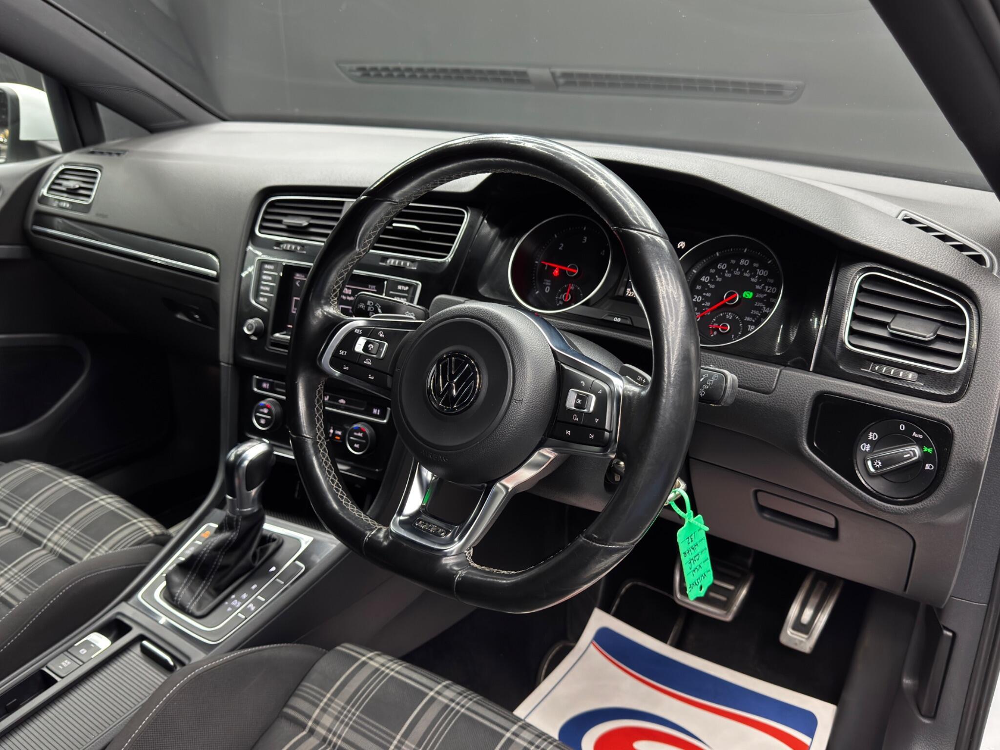Volkswagen Golf - Image 9