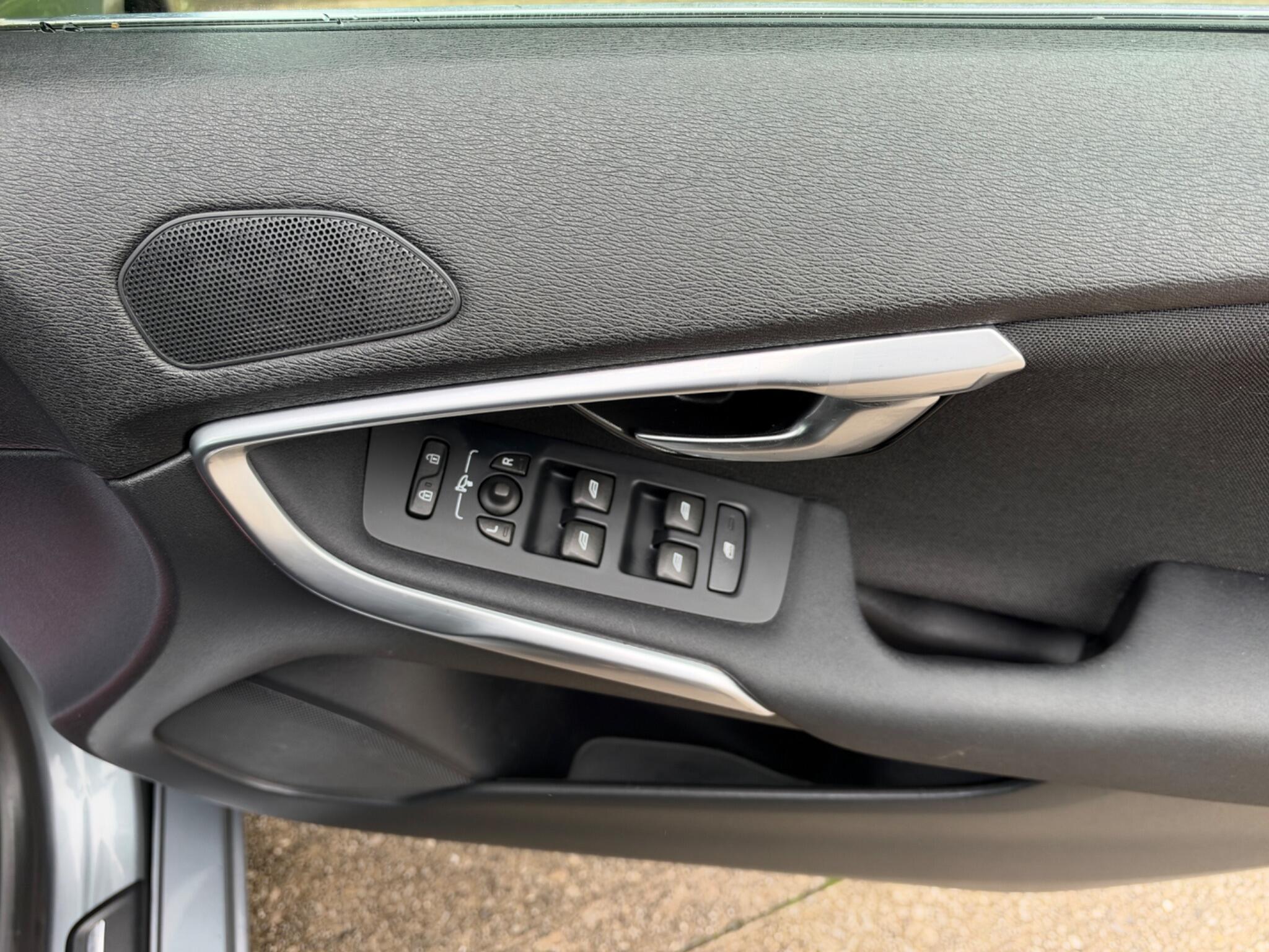 Volvo V40 - Image 20