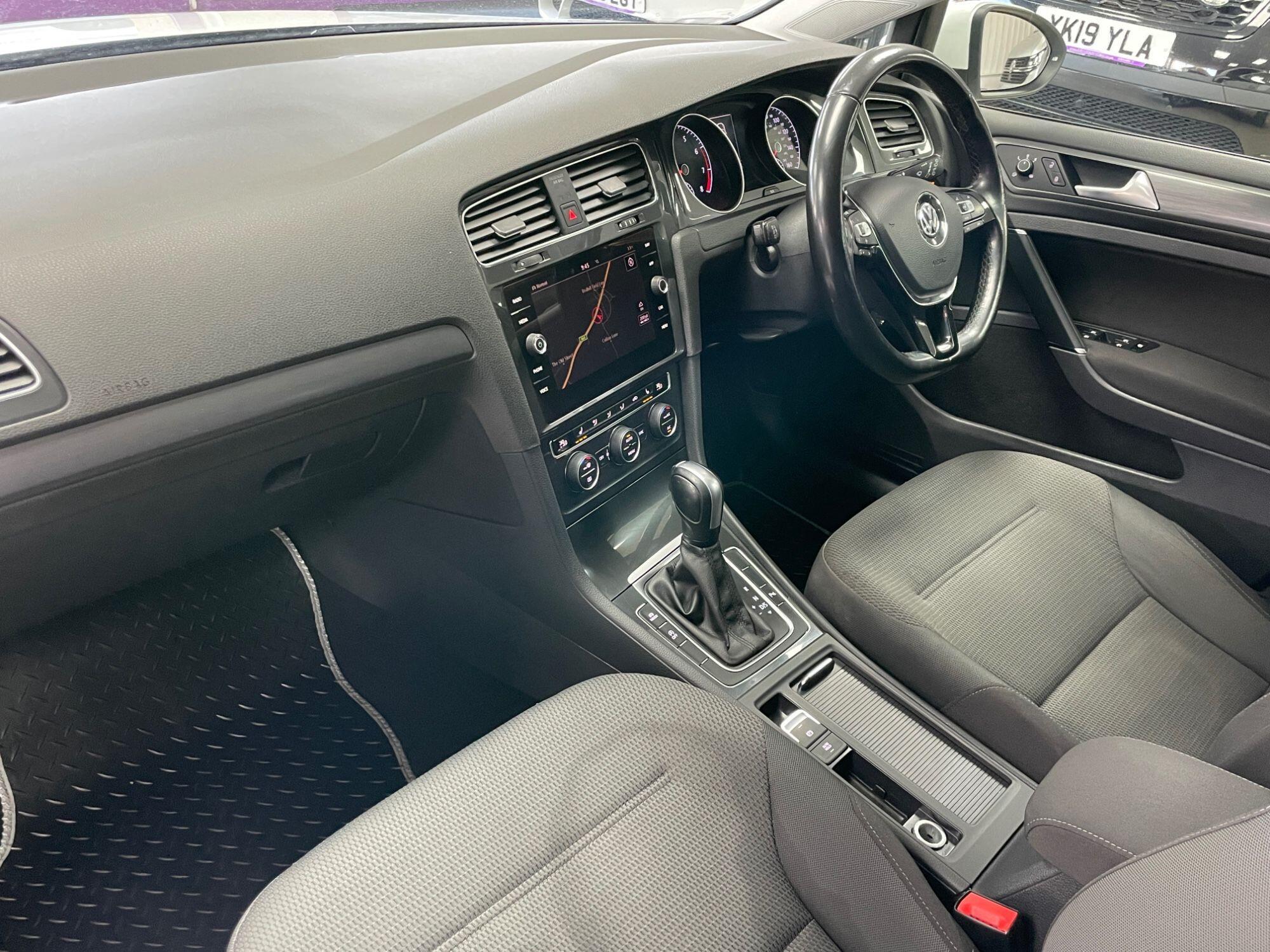 Volkswagen Golf - Image 32