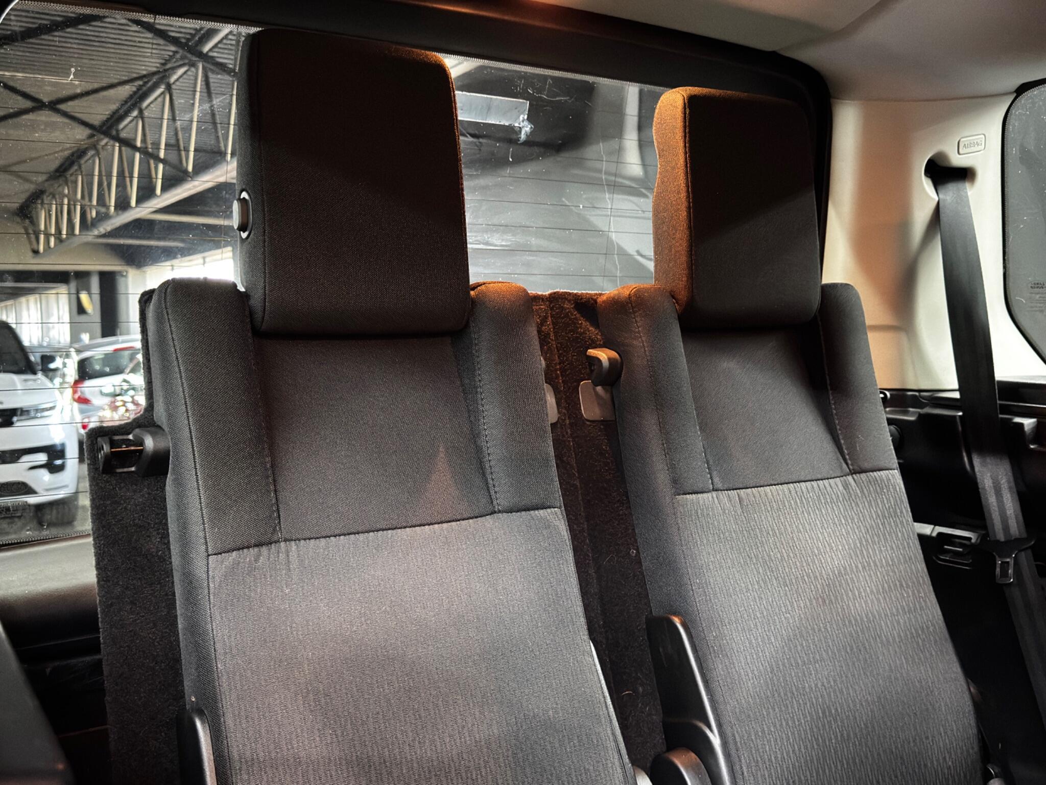 Land Rover DISCOVERY 4 - Image 16