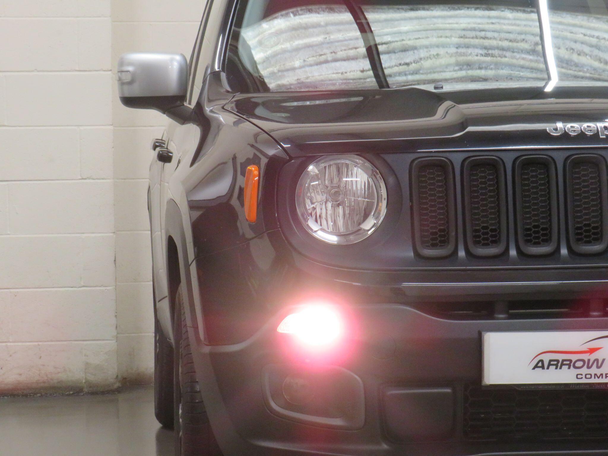 Jeep Renegade - Image 11